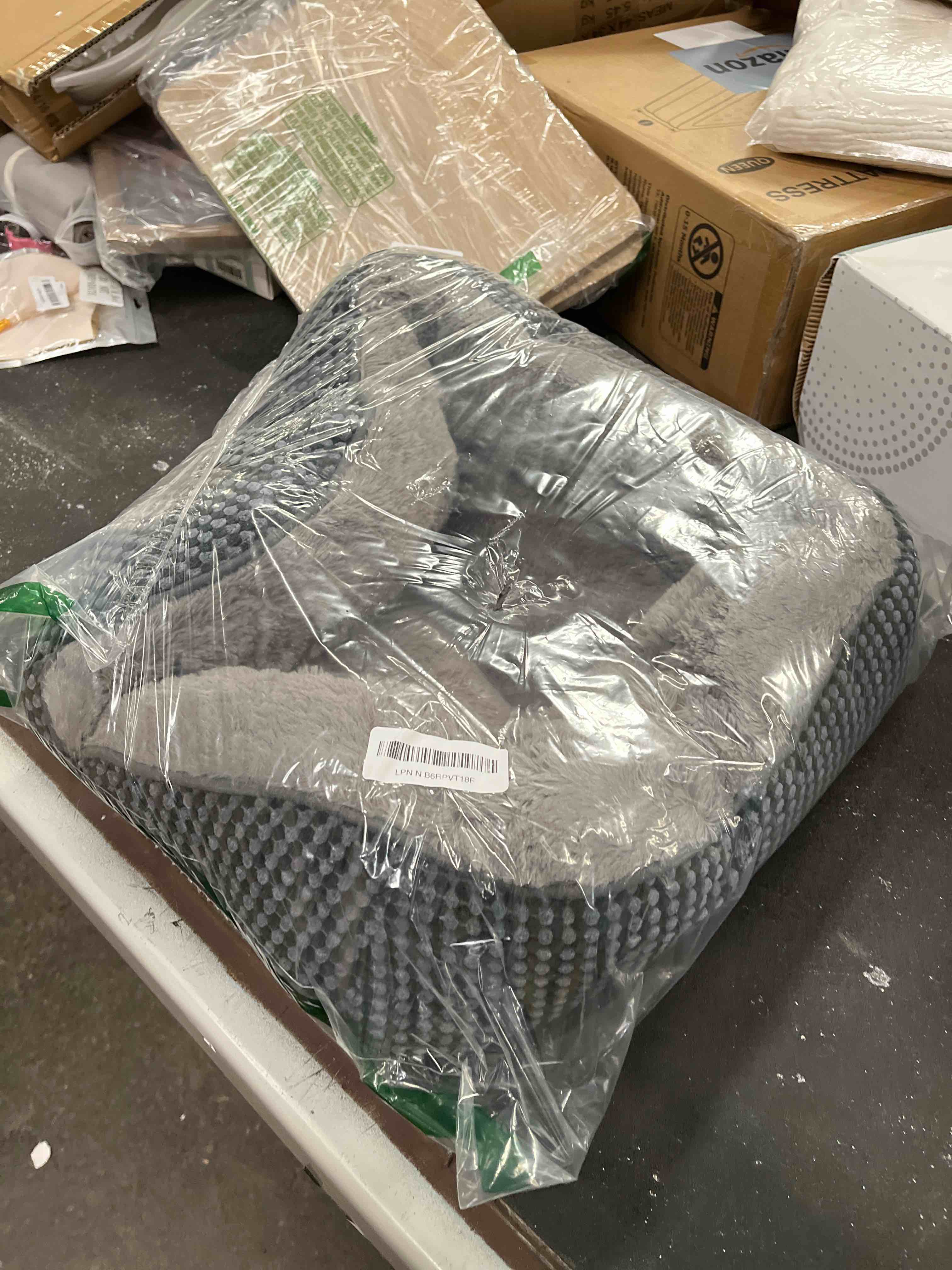 Condition photo showing Good Condition for invenho small dog bed for small dogs, cat beds for indoor cats washable, orthopedic dog bed, warming soft calming sleeping puppy bed durable pet bed with anti-slip bottom s(20"x19"x6") s (20"x19"x6") dark grey