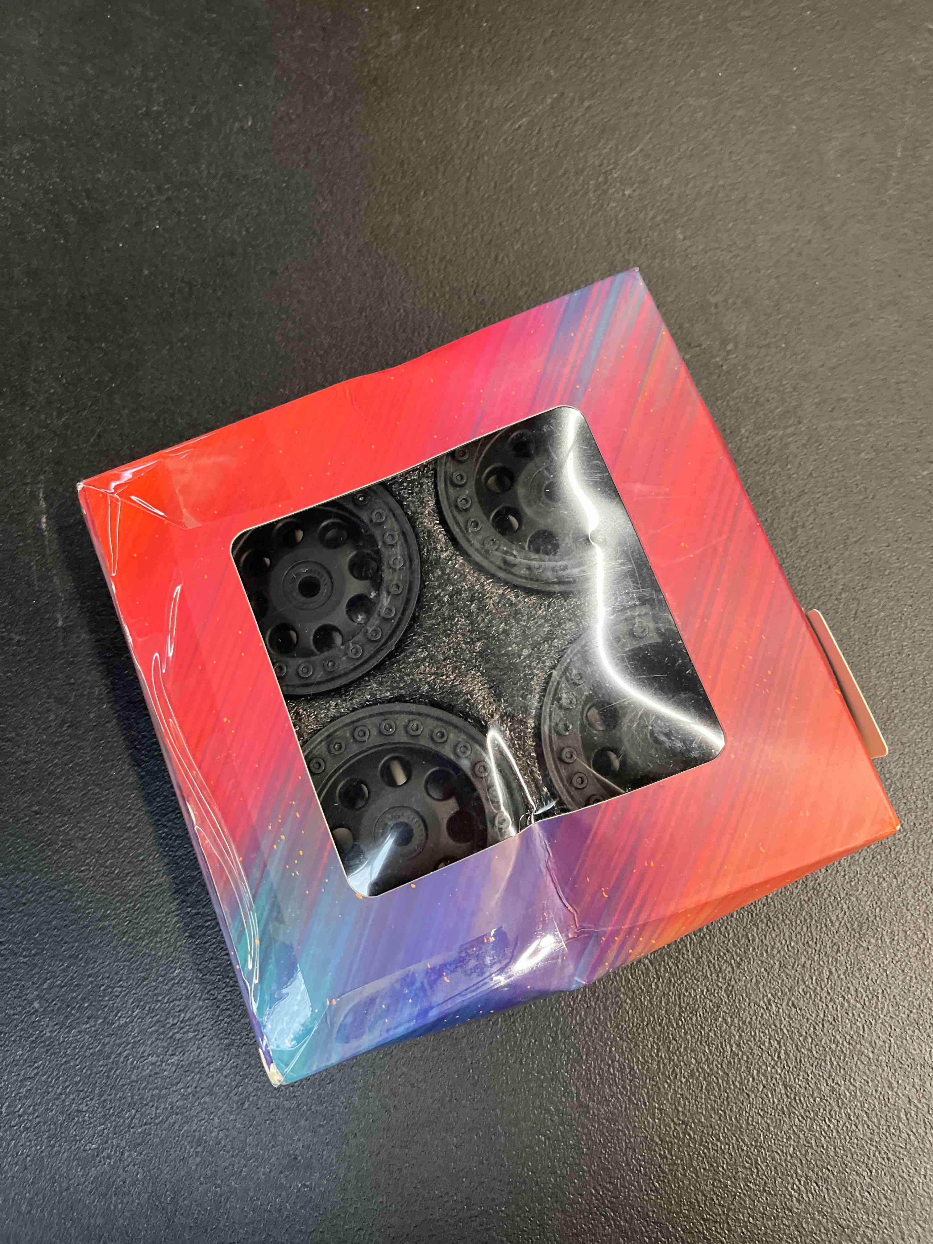 Condition photo showing Good Condition for que-t 1.9 inches beadlock wheels rims hubs for 1/10 axial scx10 wraith vs4-10 trx4 d10 d90 d110 rc crawler, pack of 4 (silver&black)