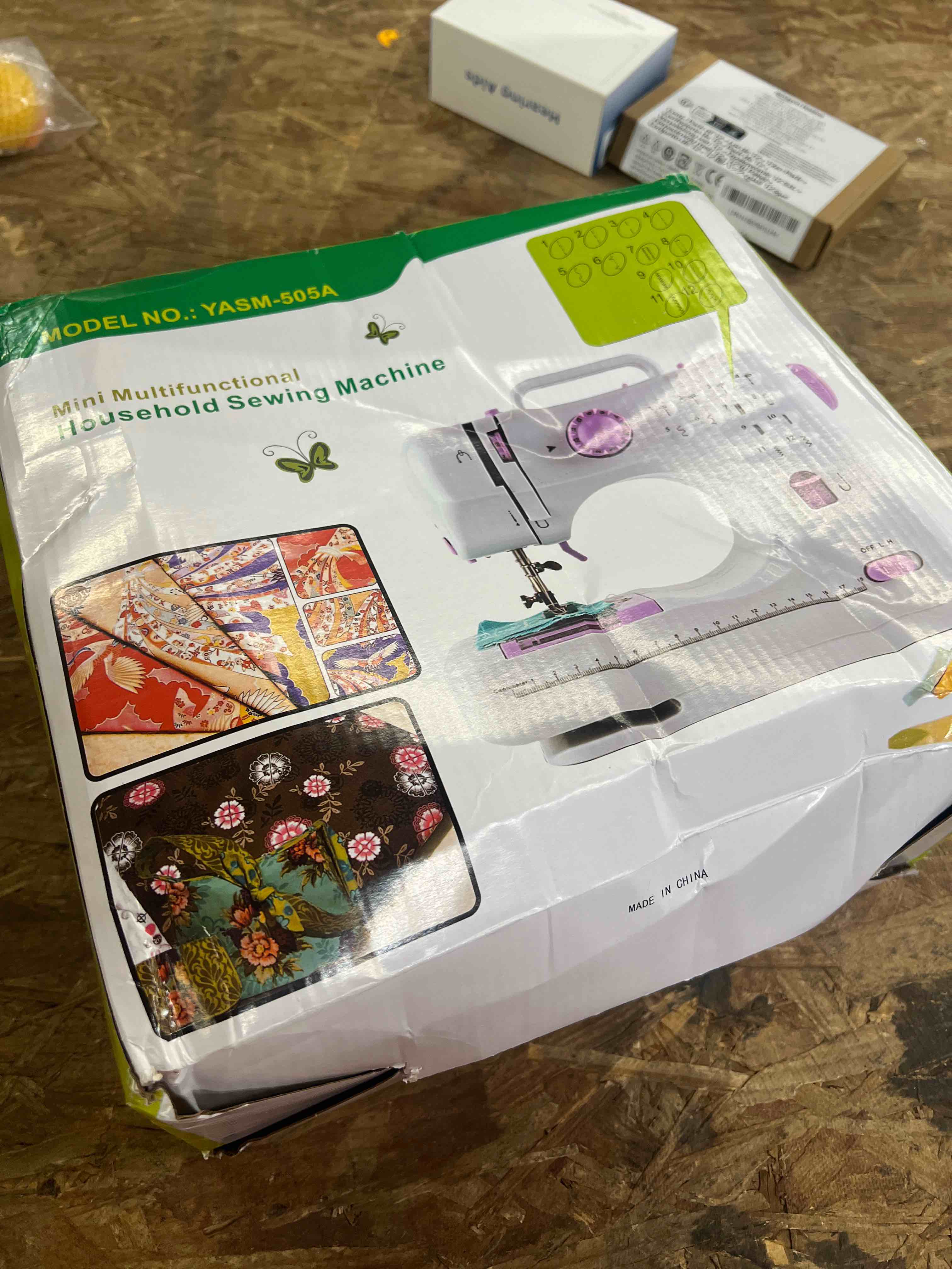 Condition photo showing Good Condition for sewing machine for beginners & kids, mini portable sewing machines with 12 built-in stitch patterns, 2-speed foot pedal, perfect for teaching daughter granddaughter to sew(27 pieces sewing kit & case)