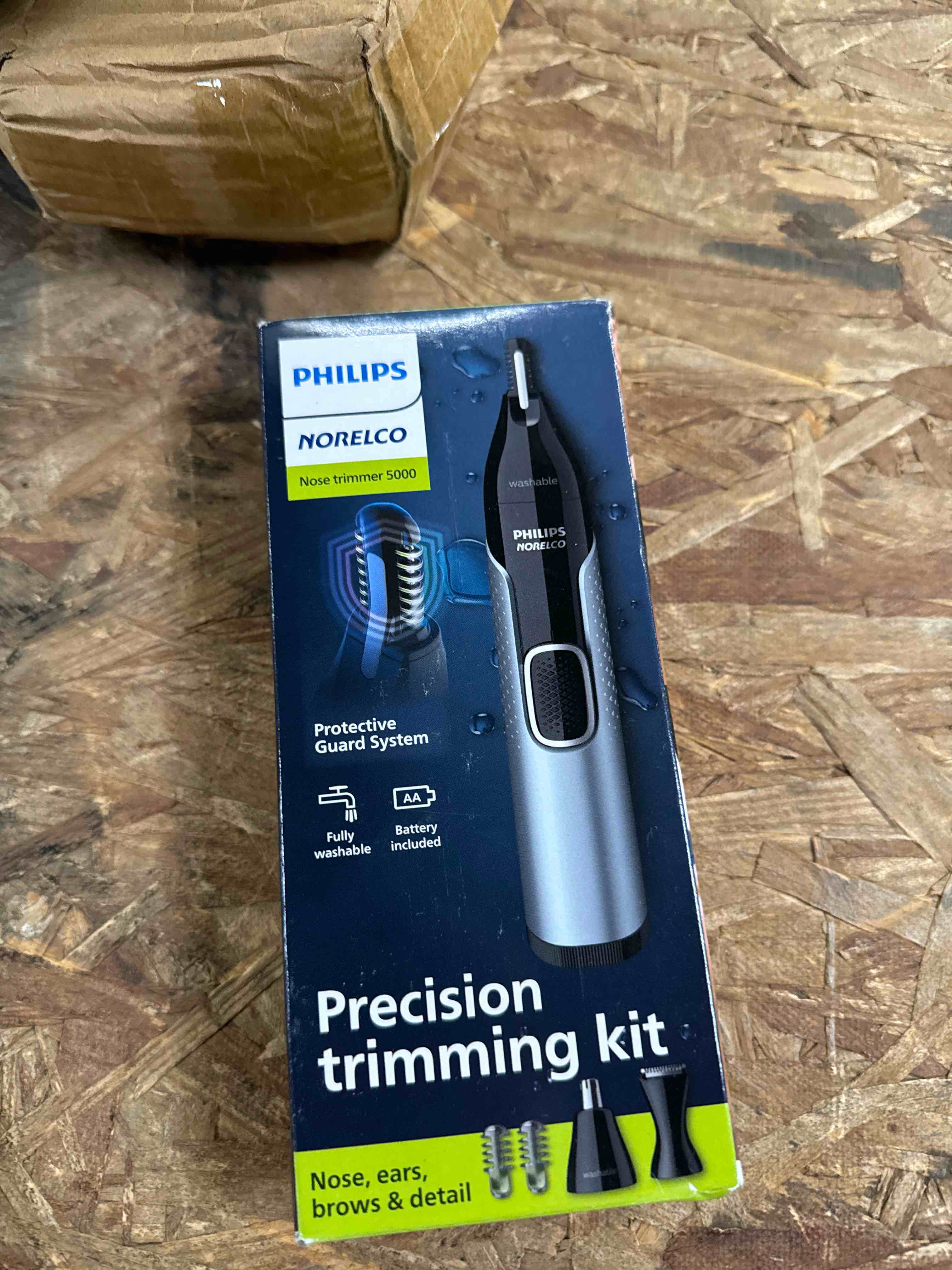 Condition photo showing Good Condition for norelco philips nose trimmer 5000 for nose, ears, eyebrows trimming kit, nt5600/62 black, silver 7.9 inch (pack of 1)