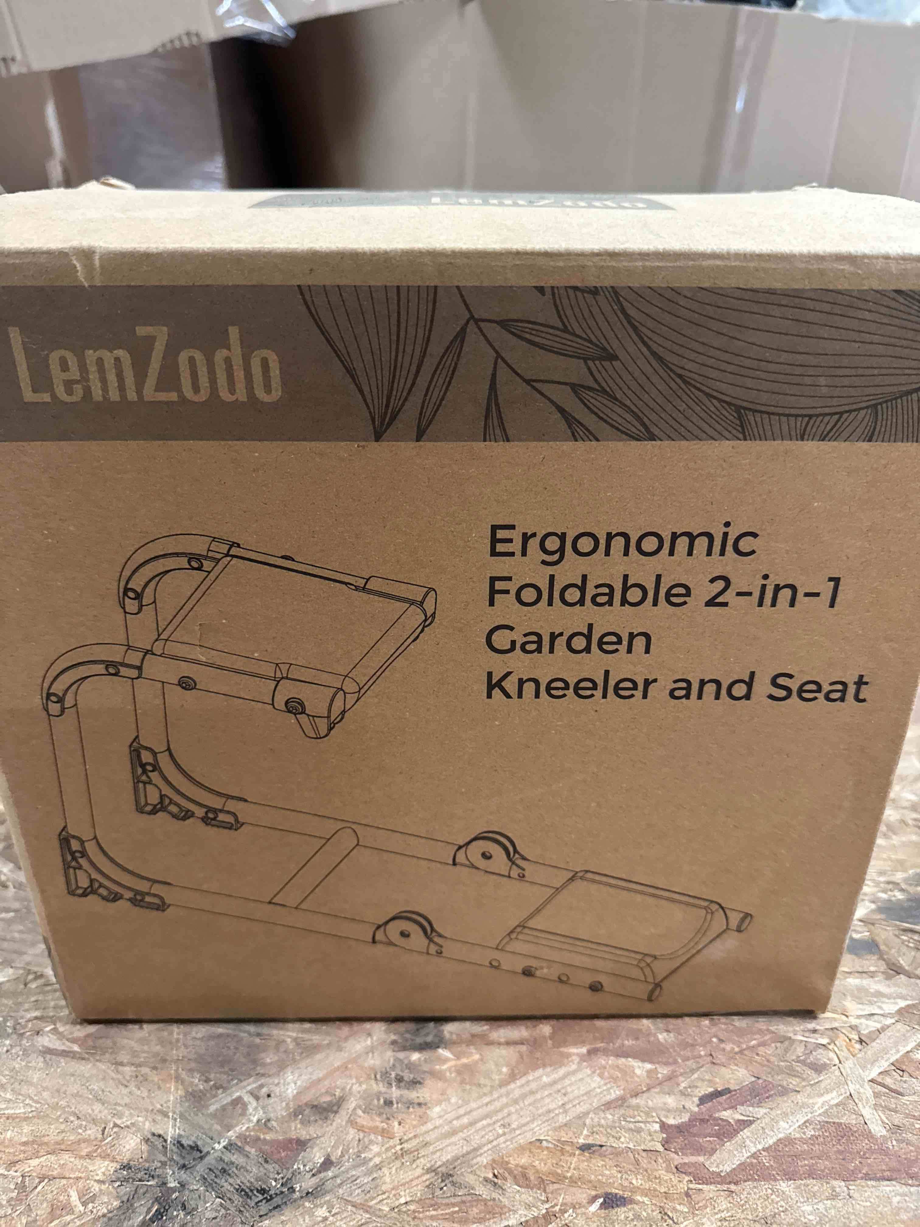 Condition photo showing Good Condition for garden kneeler and seat, ergonomic 2-in-1 foldable knee seat, gardening stool with soft adjustable kneeling pad, gardening gifts for women mom men seniors