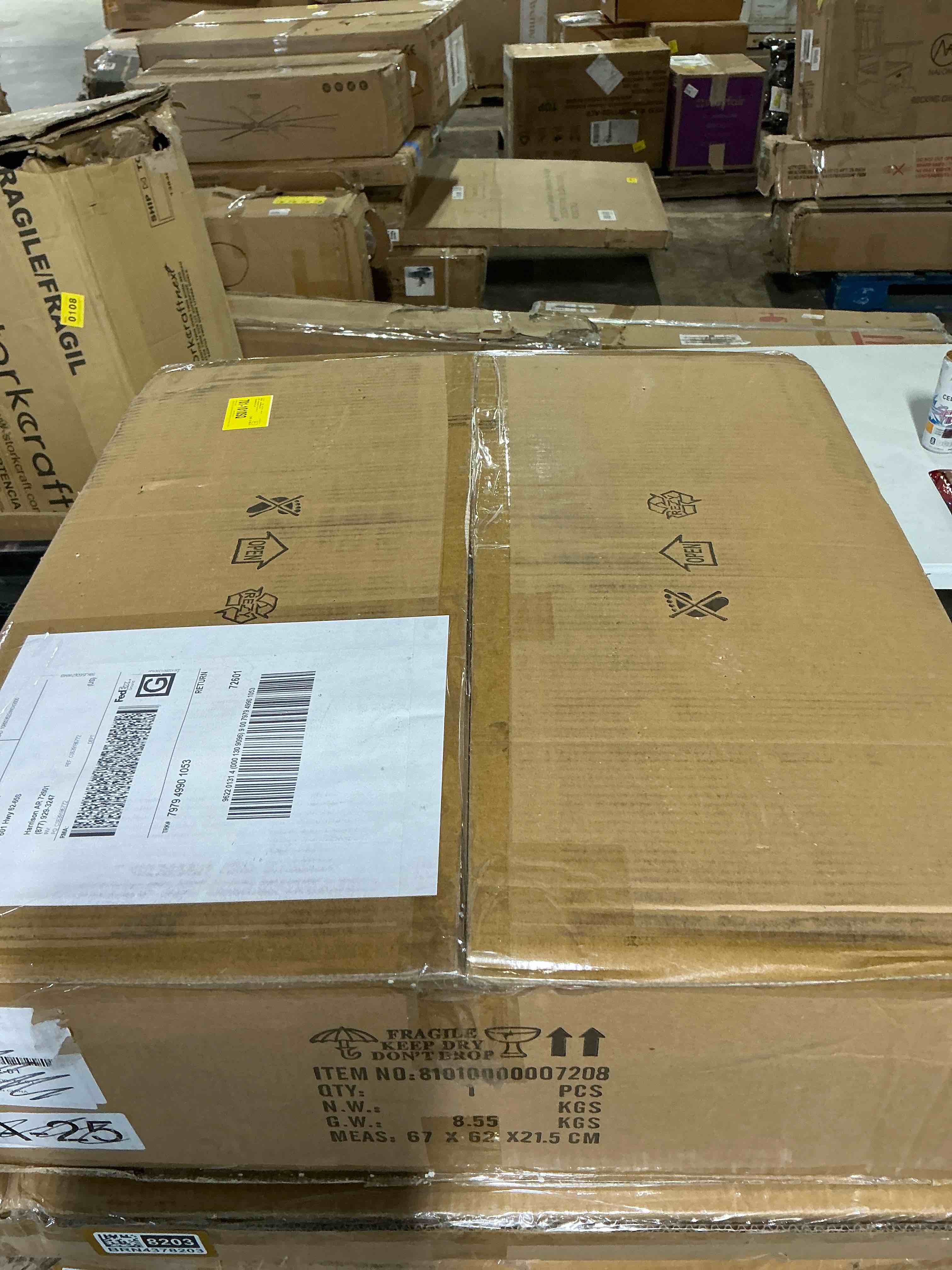 Condition photo showing Good Condition for Laurie 5 - Light Wagon Wheel Chandelier