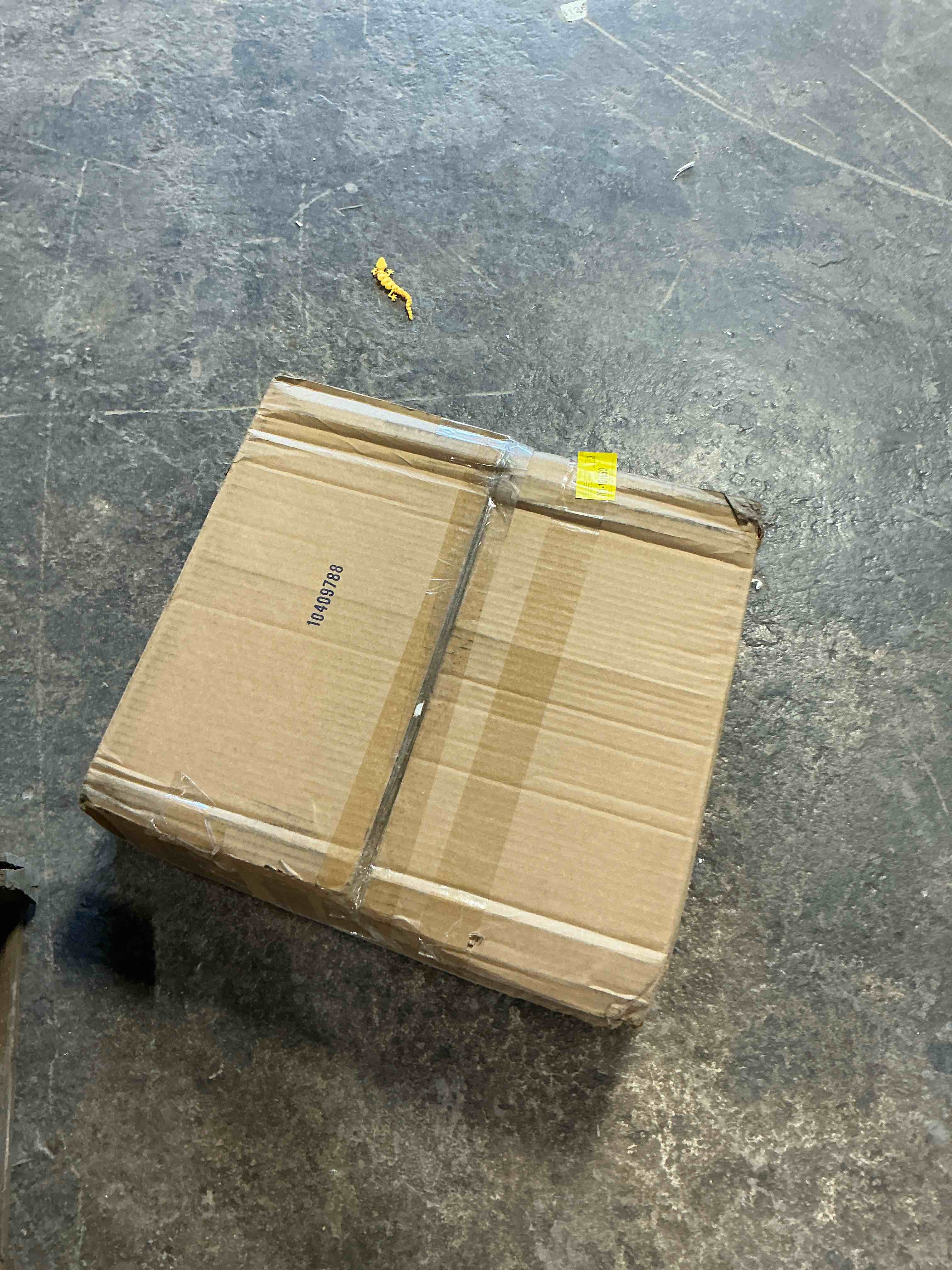 Condition photo showing Good Condition for 26" Artificial Everyday Eucalyptus Berry Rose Floral Front Door Wreath For Wedding Party Home Decor