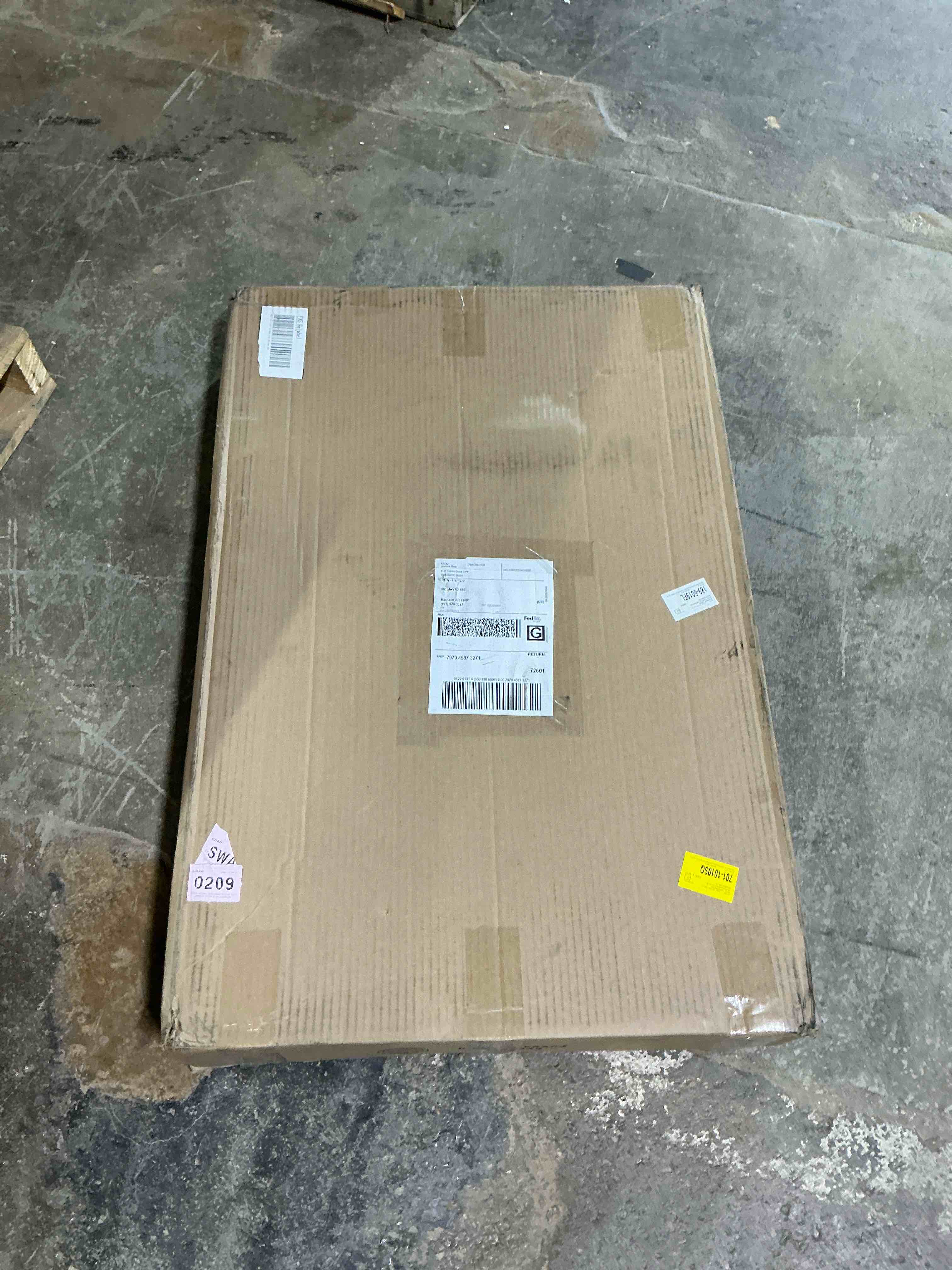 Condition photo showing Good Condition for Mid Century Modern Boho Geometric Polygon Palm Leaf - 3 Piece Floater Frame Graphic Art Set on Canvas