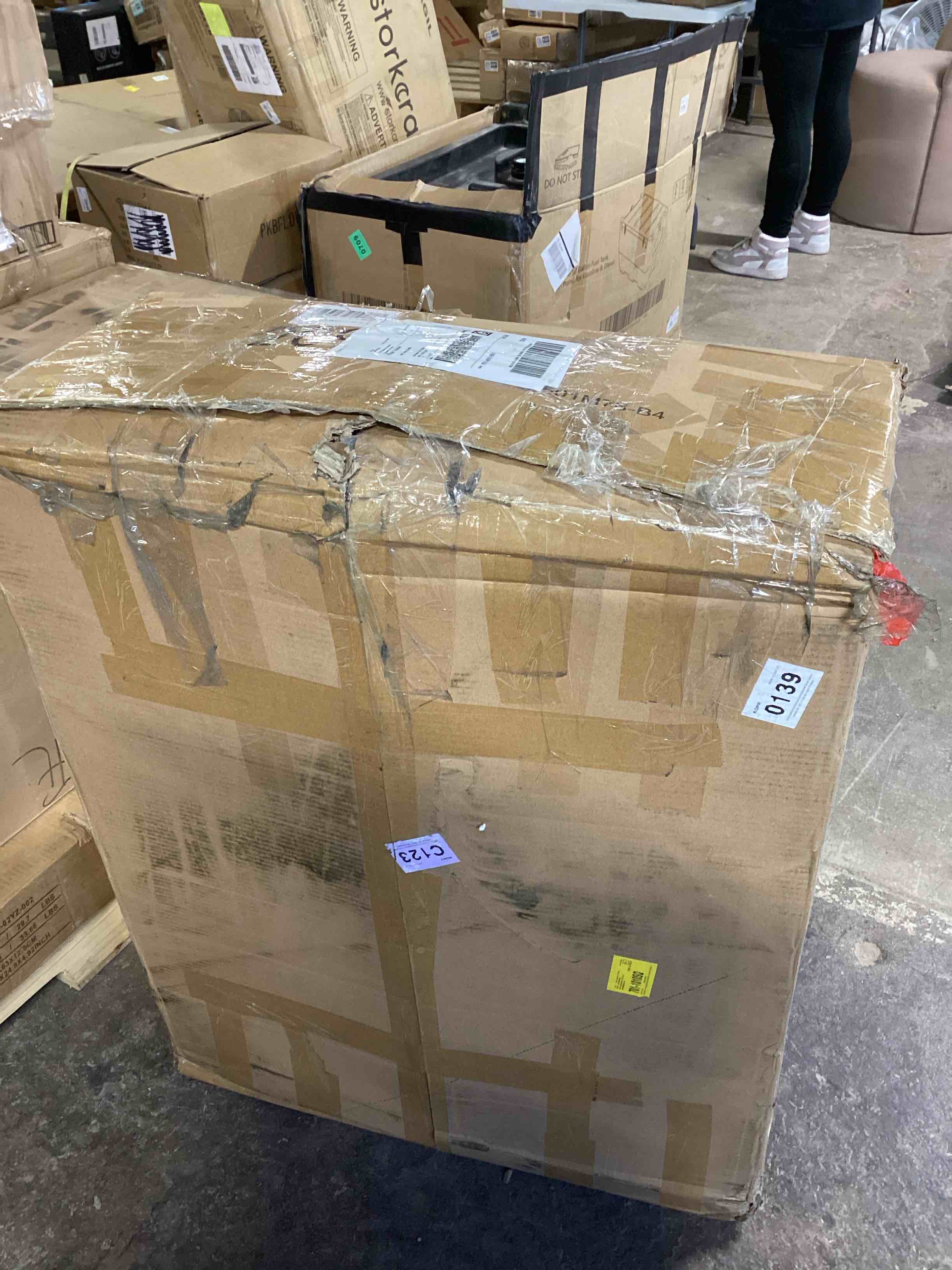 Condition photo showing Good Condition for 18\u0027\u0027 H Upholstered Dining Side Chair