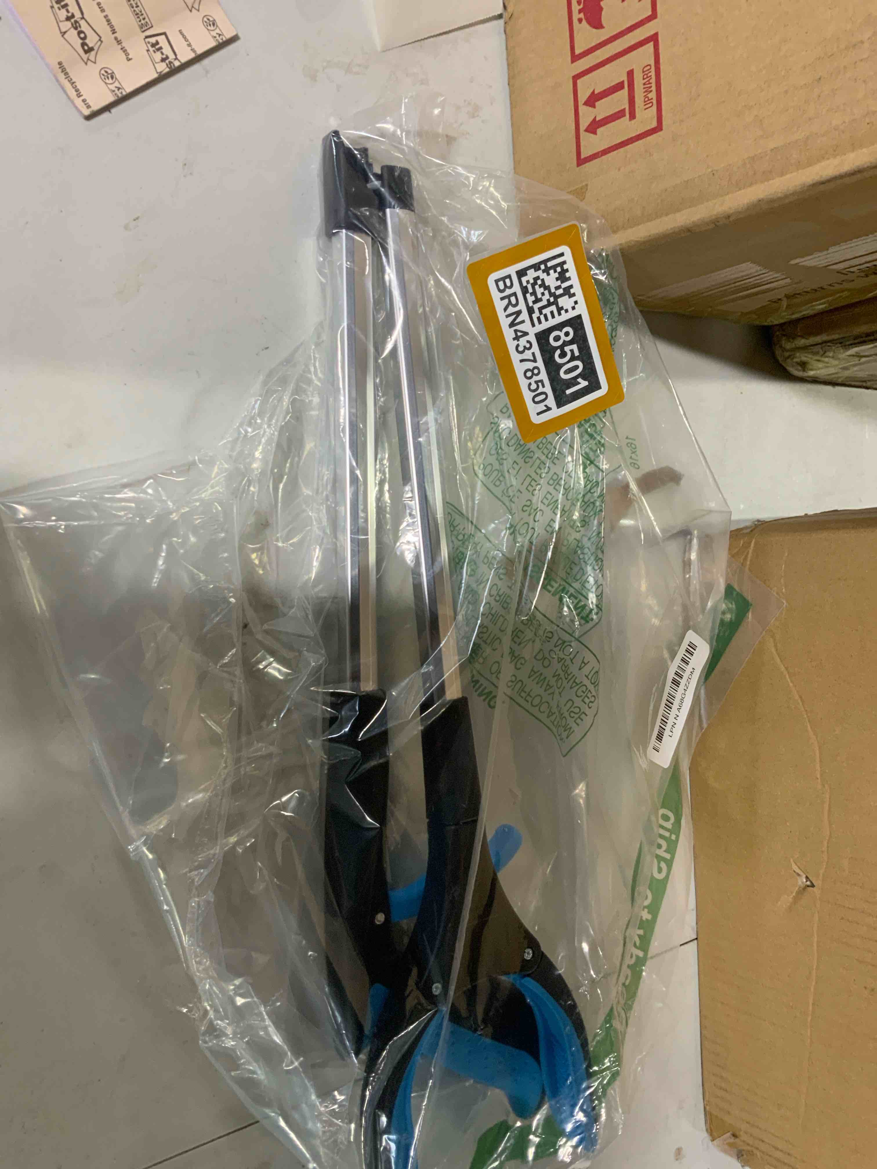 (broken )32" grabber reacher tool (2-pack) - foldable trash picker with 360° rotating jaw & magnet, extra long & heavy duty pick up stick for seniors, litter picker, mobility aid blue+orange