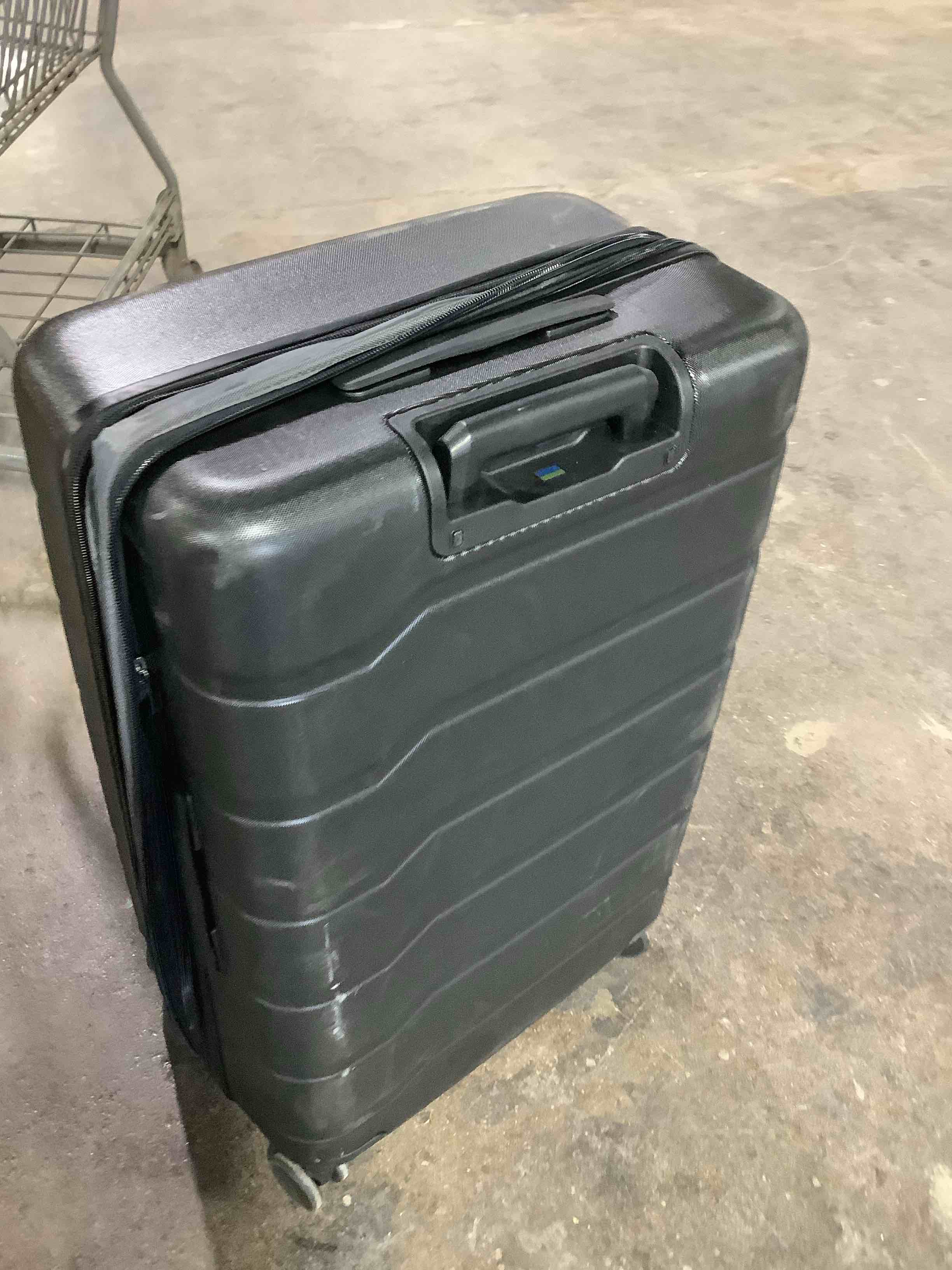 Condition photo showing Good Condition for Black Suitcase