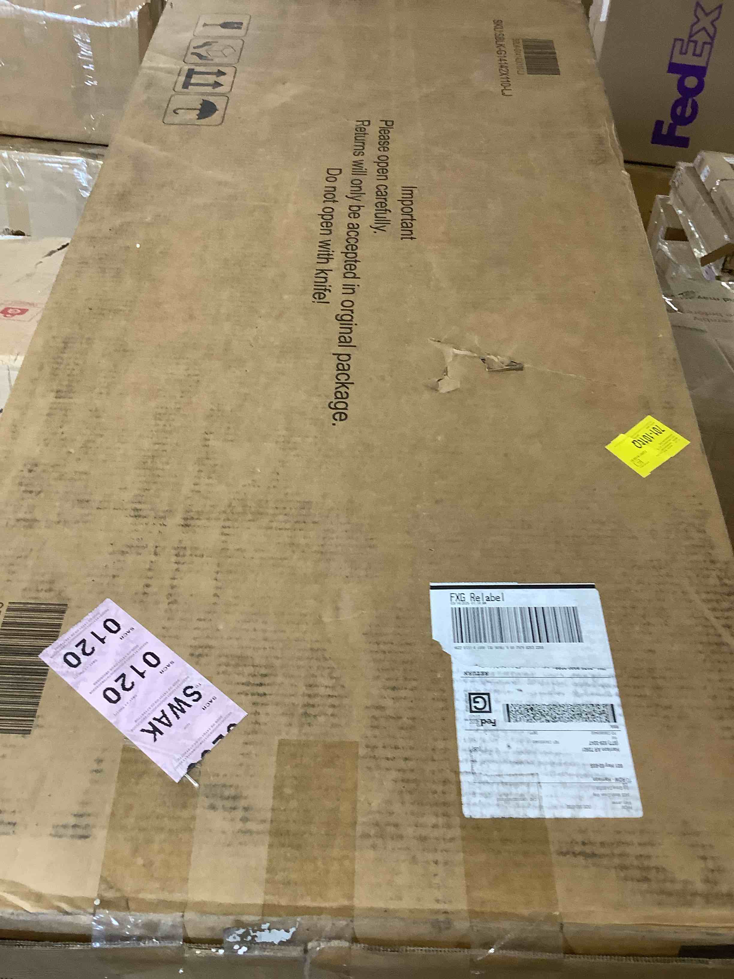 Condition photo showing Good Condition for 43.3'' w oval lift top coffee table with storage