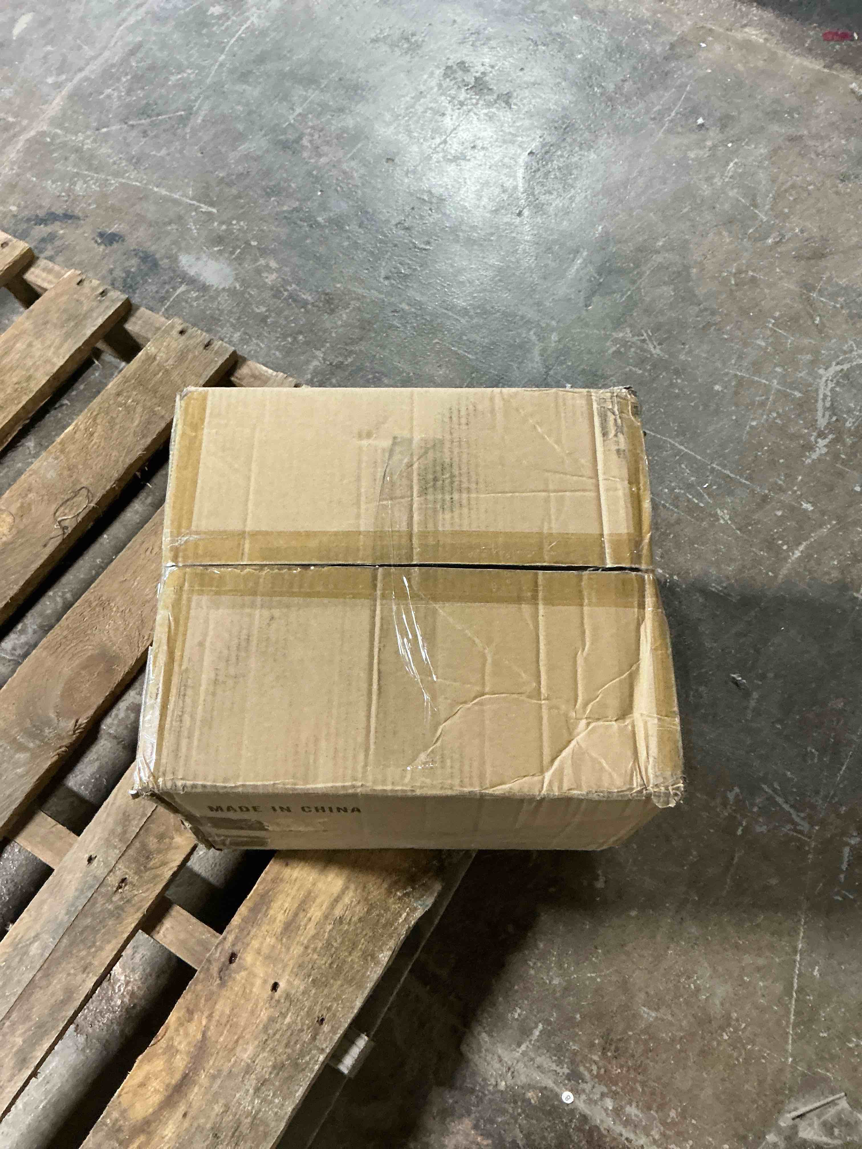 Condition photo showing Good Condition for satellite chandelier