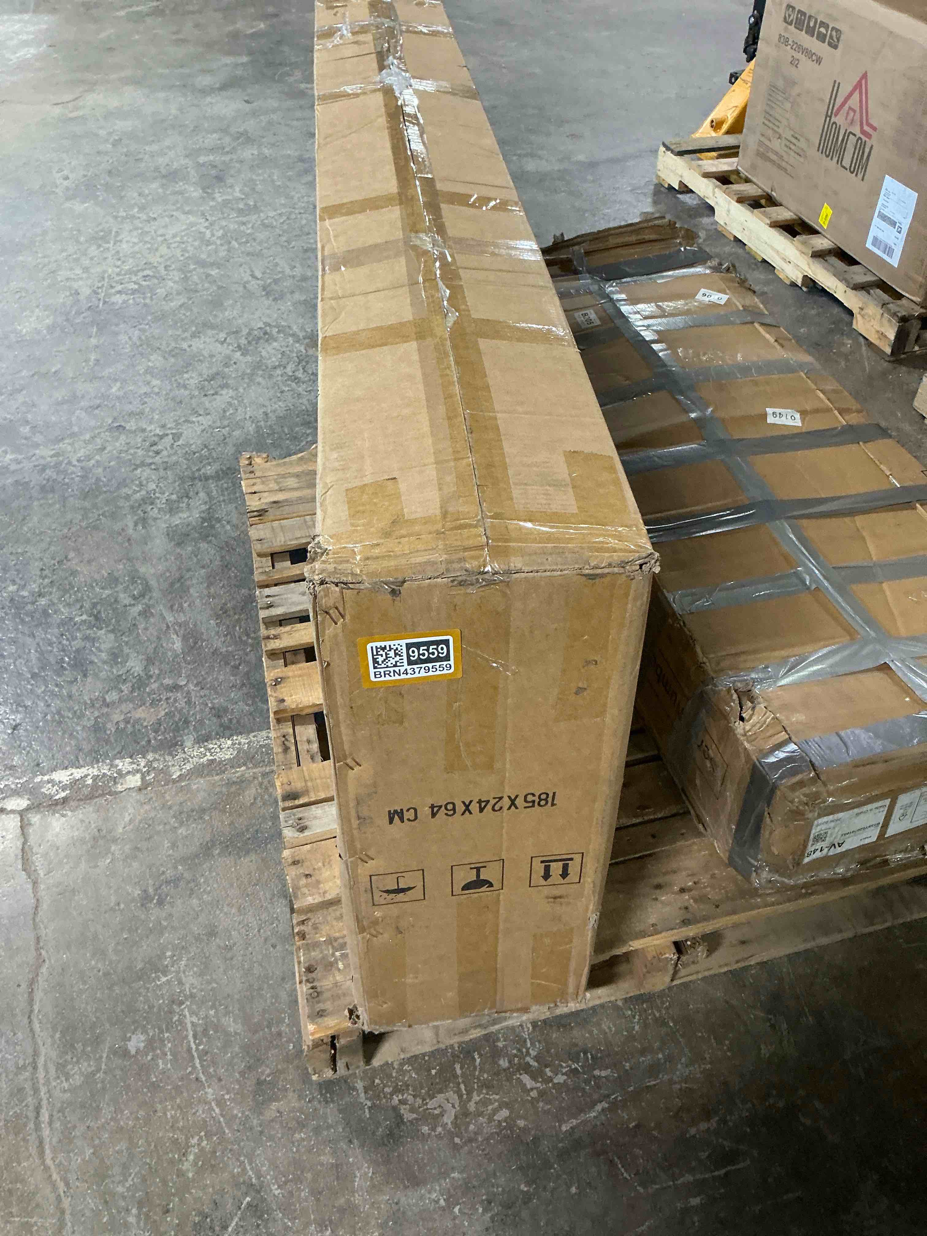 Condition photo showing Good Condition for clifford 87'' velvet square arm sofa back