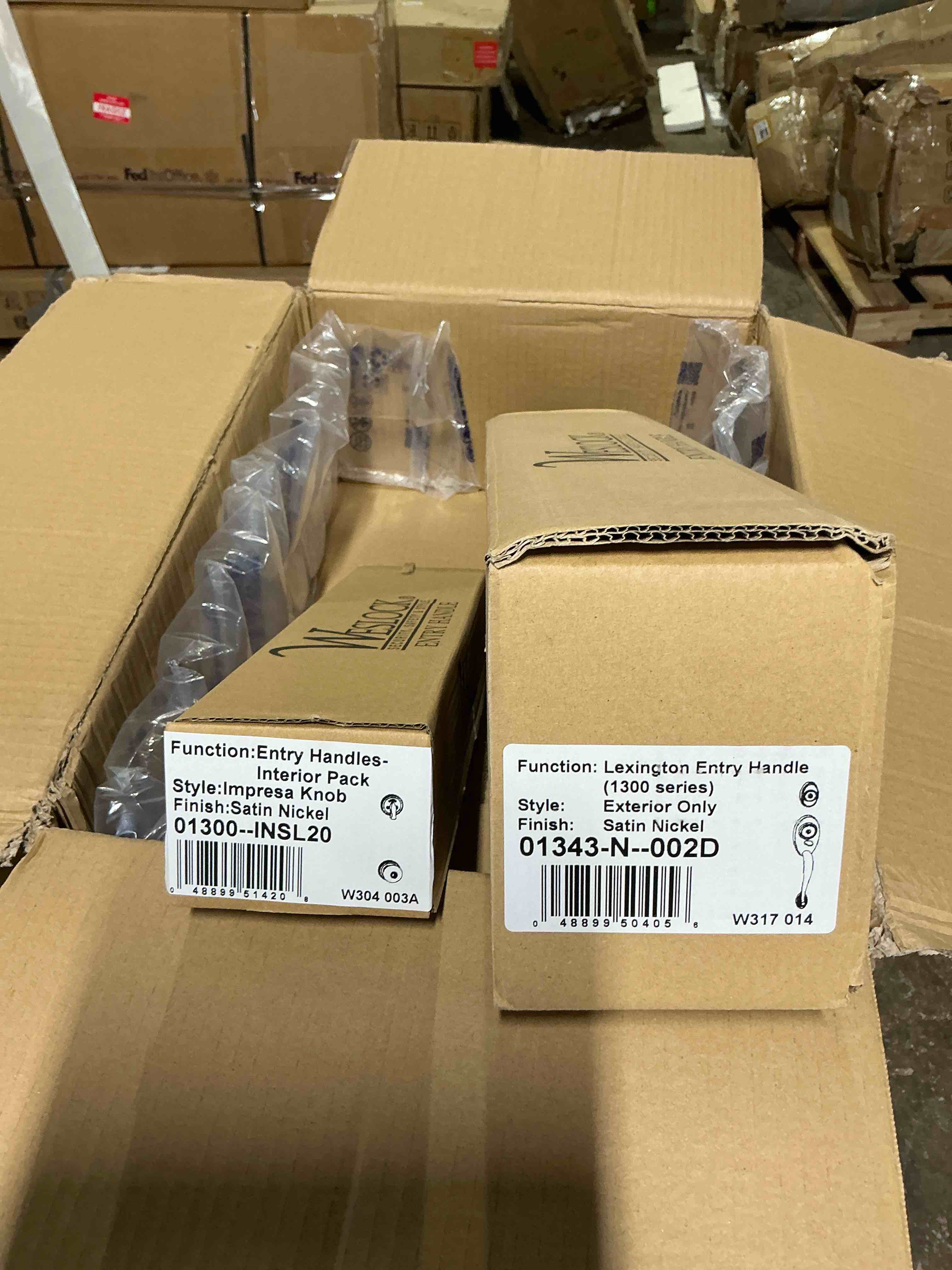 Condition photo showing Good Condition for weslock lexington entry handle and interior pack