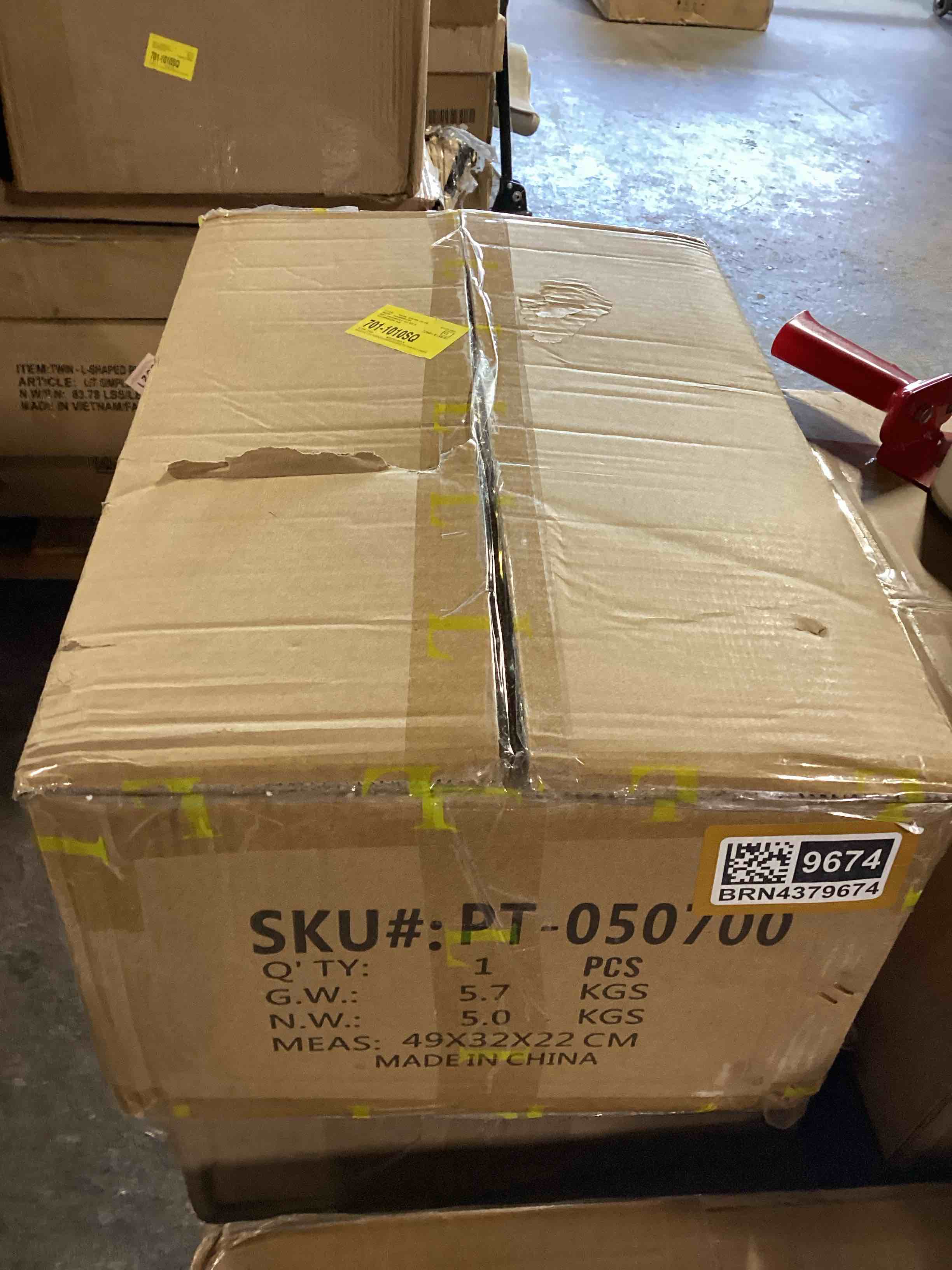 Condition photo showing Good Condition for dilorenzo 69" tree floor lamp