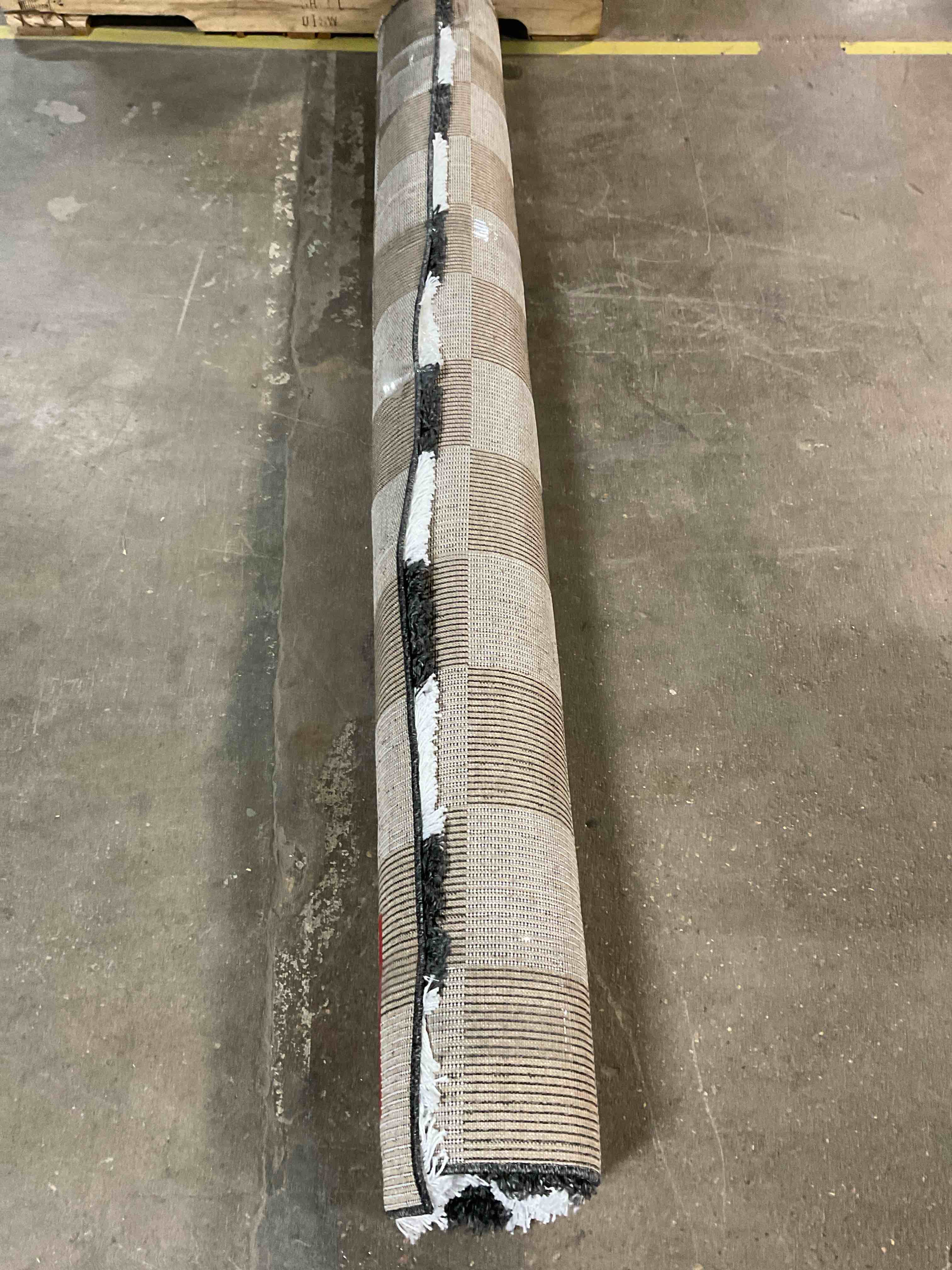 Condition photo showing Good Condition for atiray shag checkered modern black / white area rug