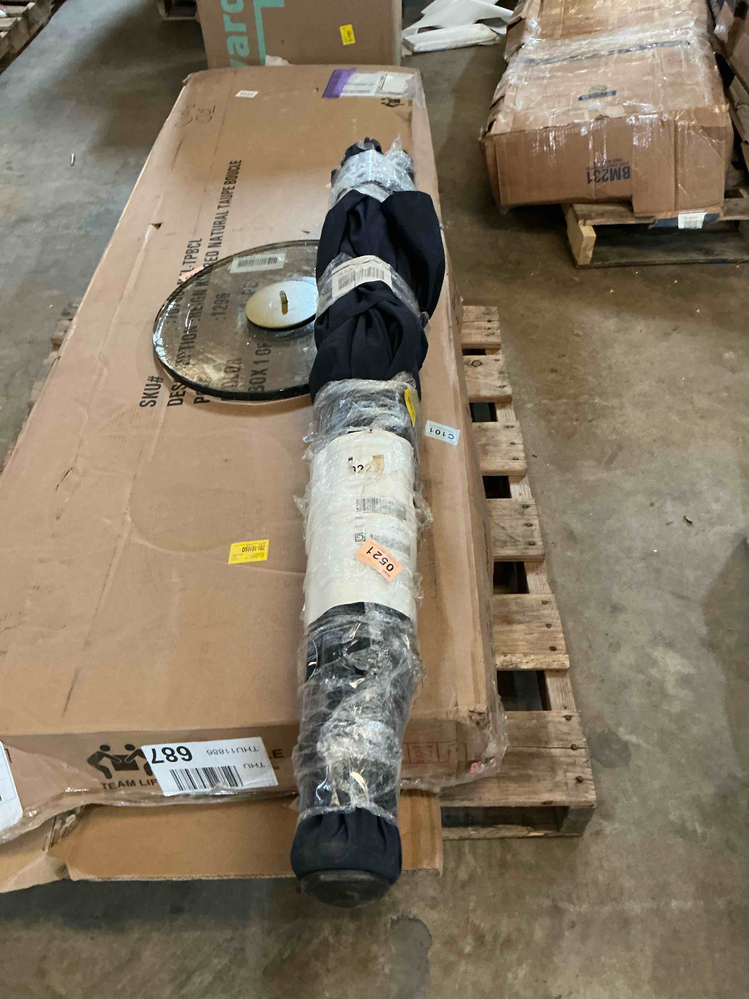 Condition photo showing Good Condition for table umbrella, blue