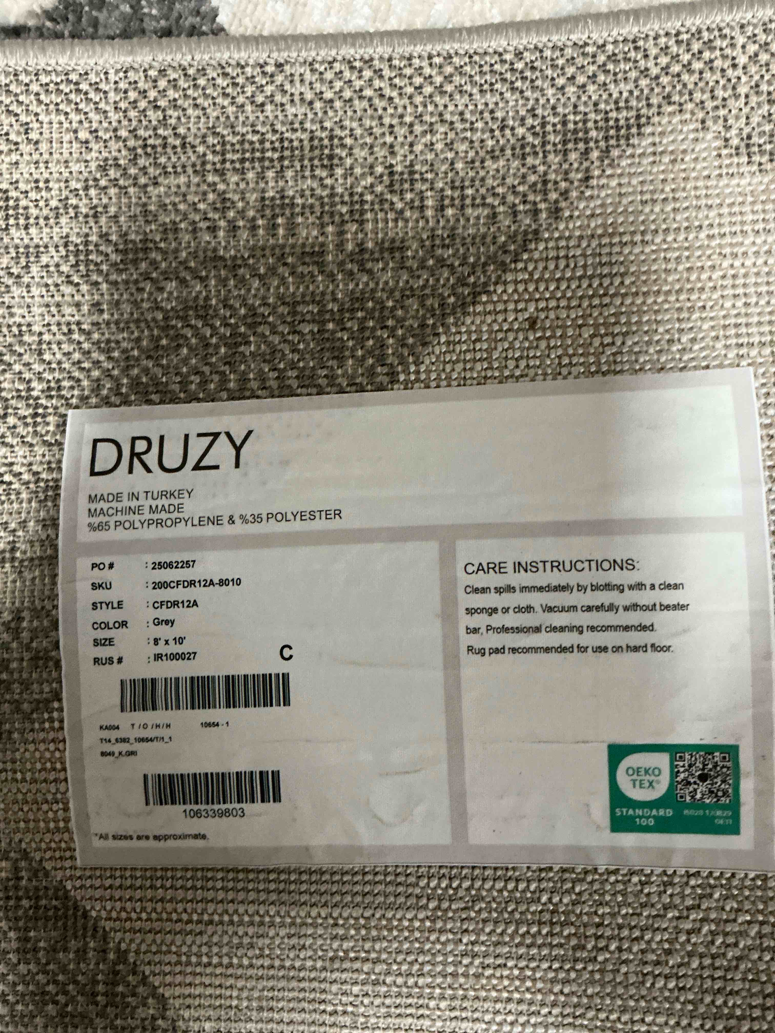 Condition photo showing Good Condition for 8 x 10ft druzy area rug