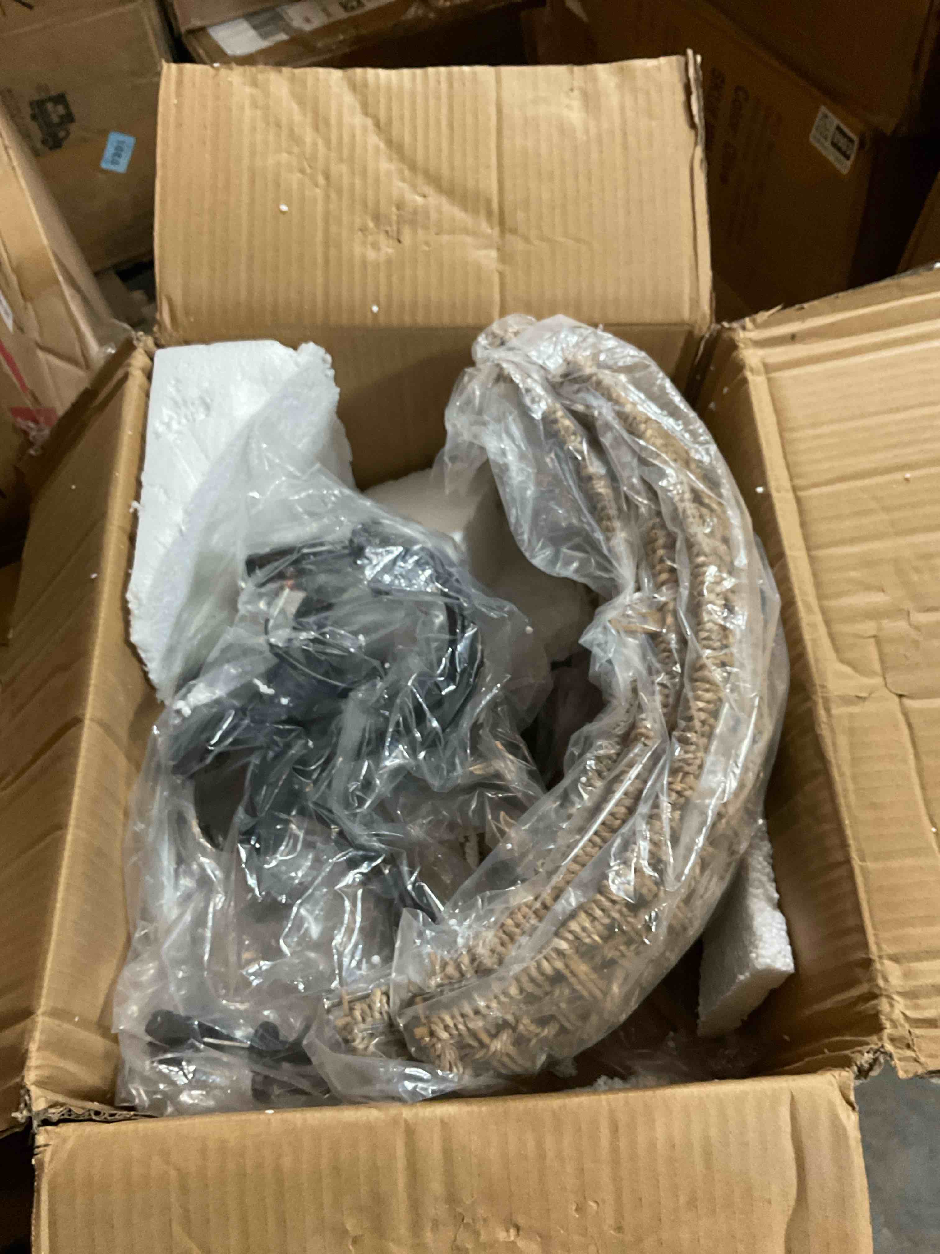 Condition photo showing Good Condition for black chandelier