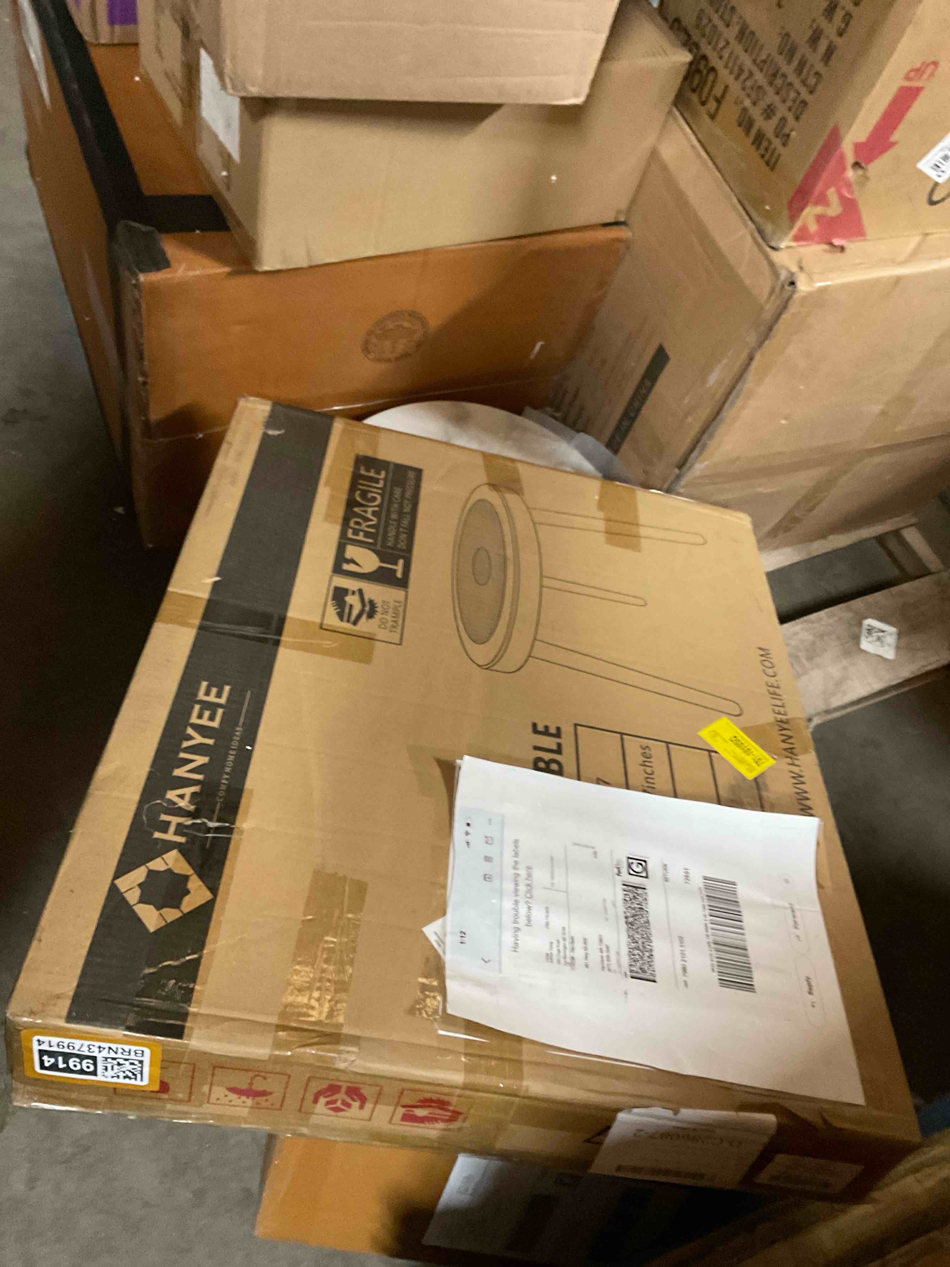 Condition photo showing Good Condition for coffee table hanyee