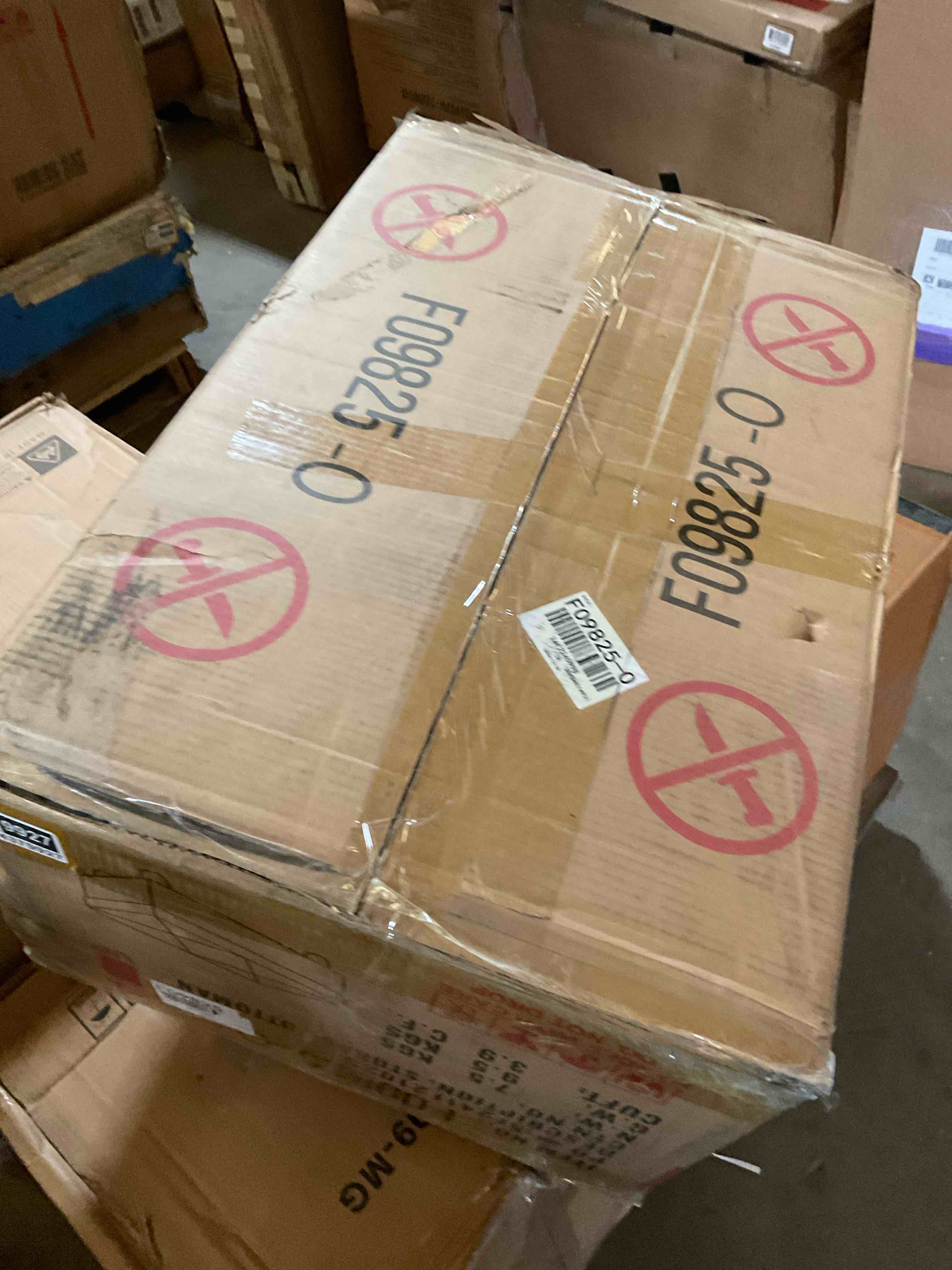 Condition photo showing Good Condition for storage ottoman