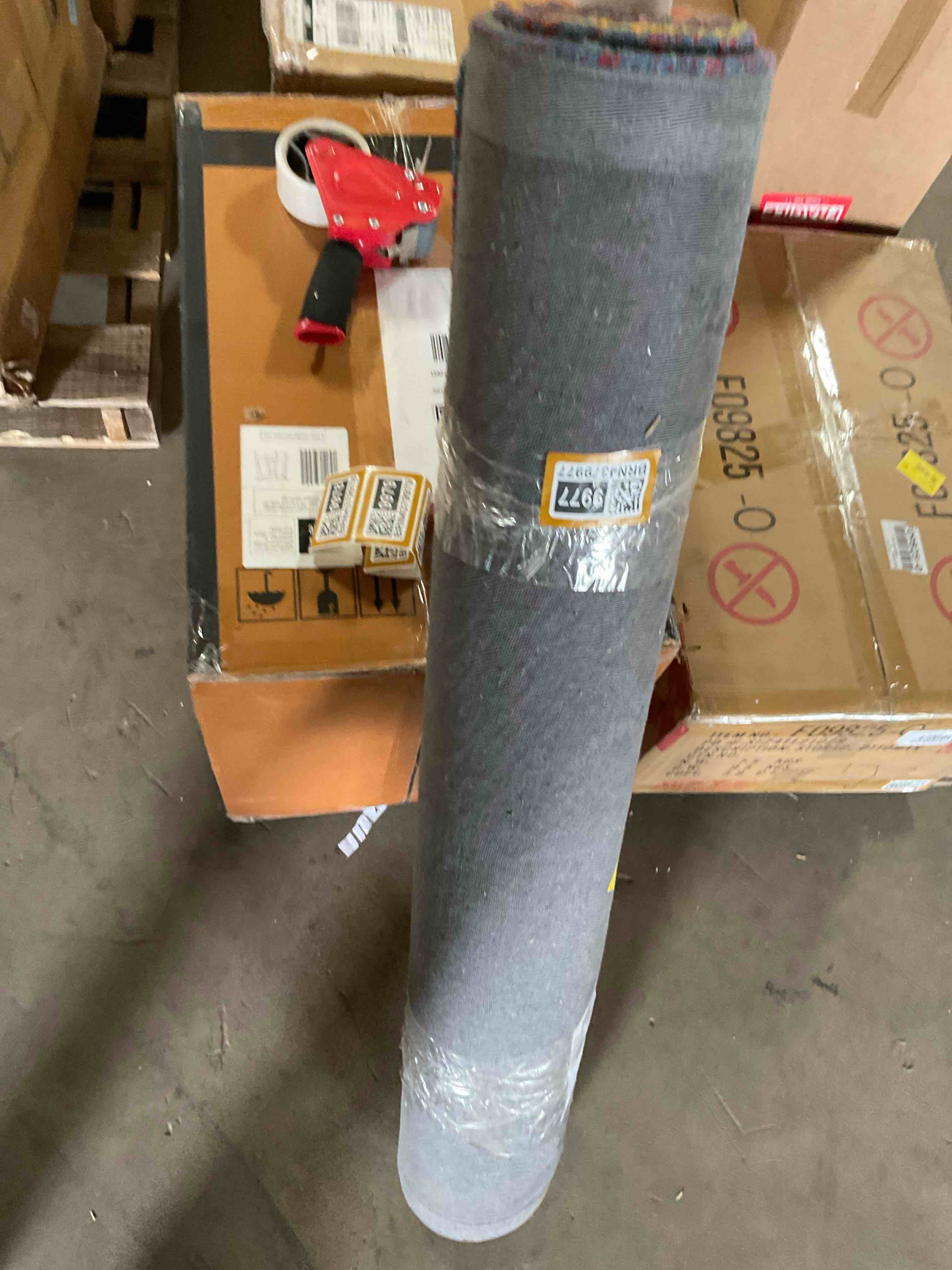 Condition photo showing Good Condition for 6x4ft area rug