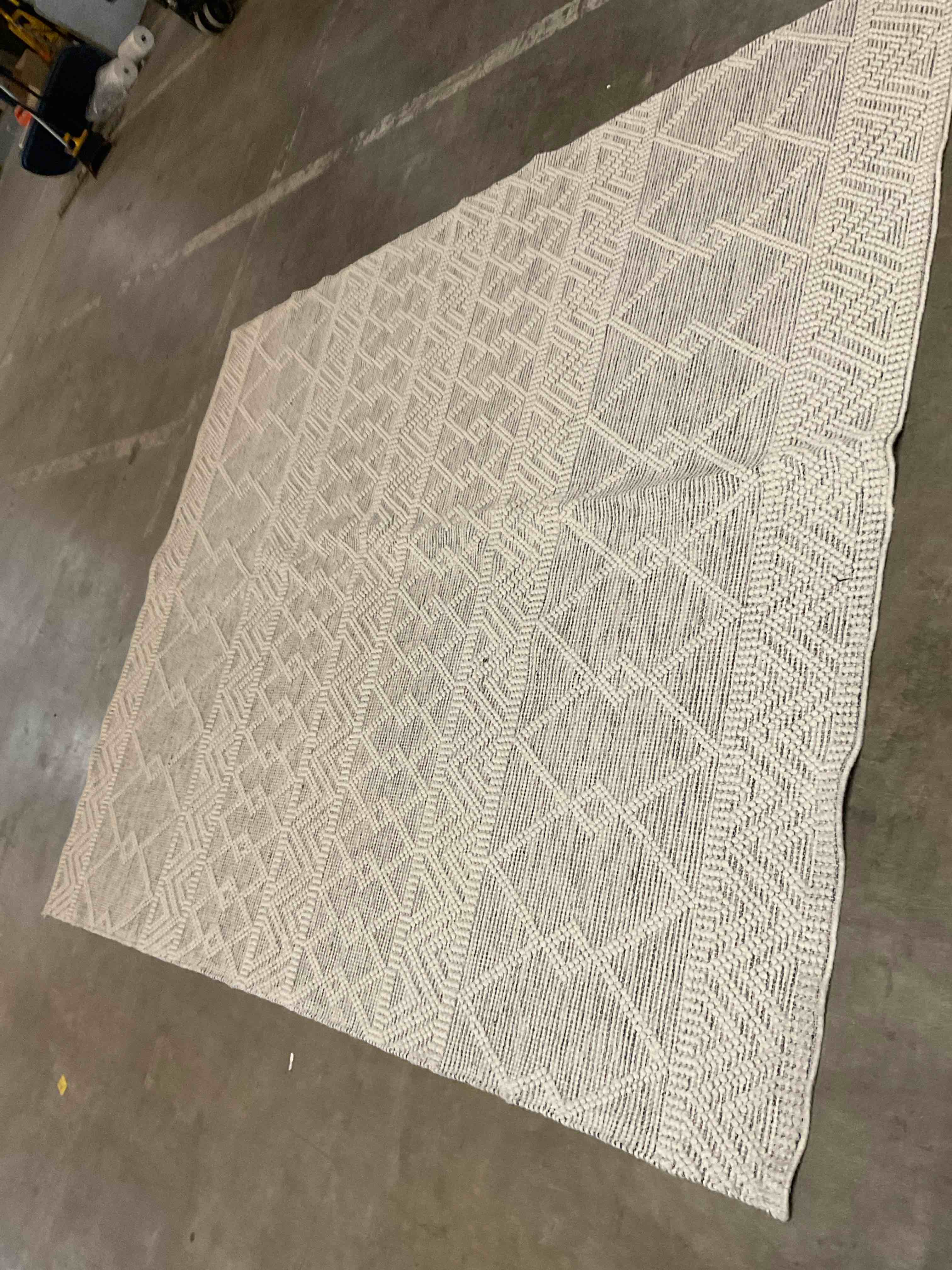 white decorate area rug