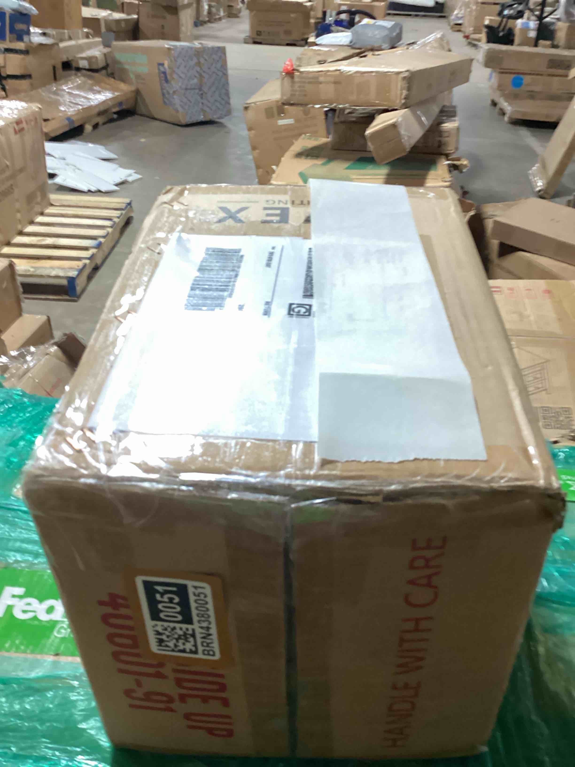 Condition photo showing Good Condition for averly 1-light single bulb pendant