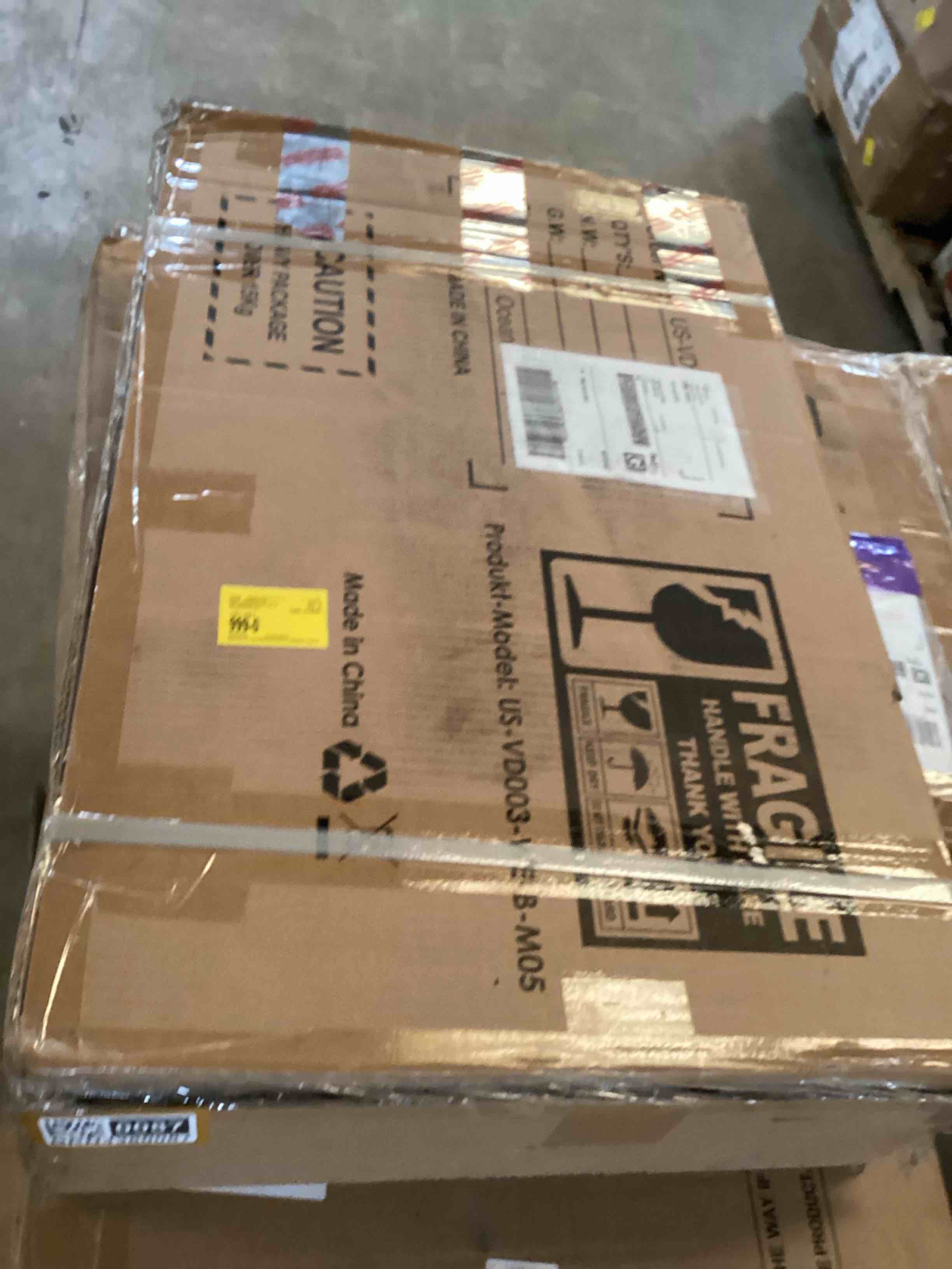 Condition photo showing Good Condition for dresser main hardware kit