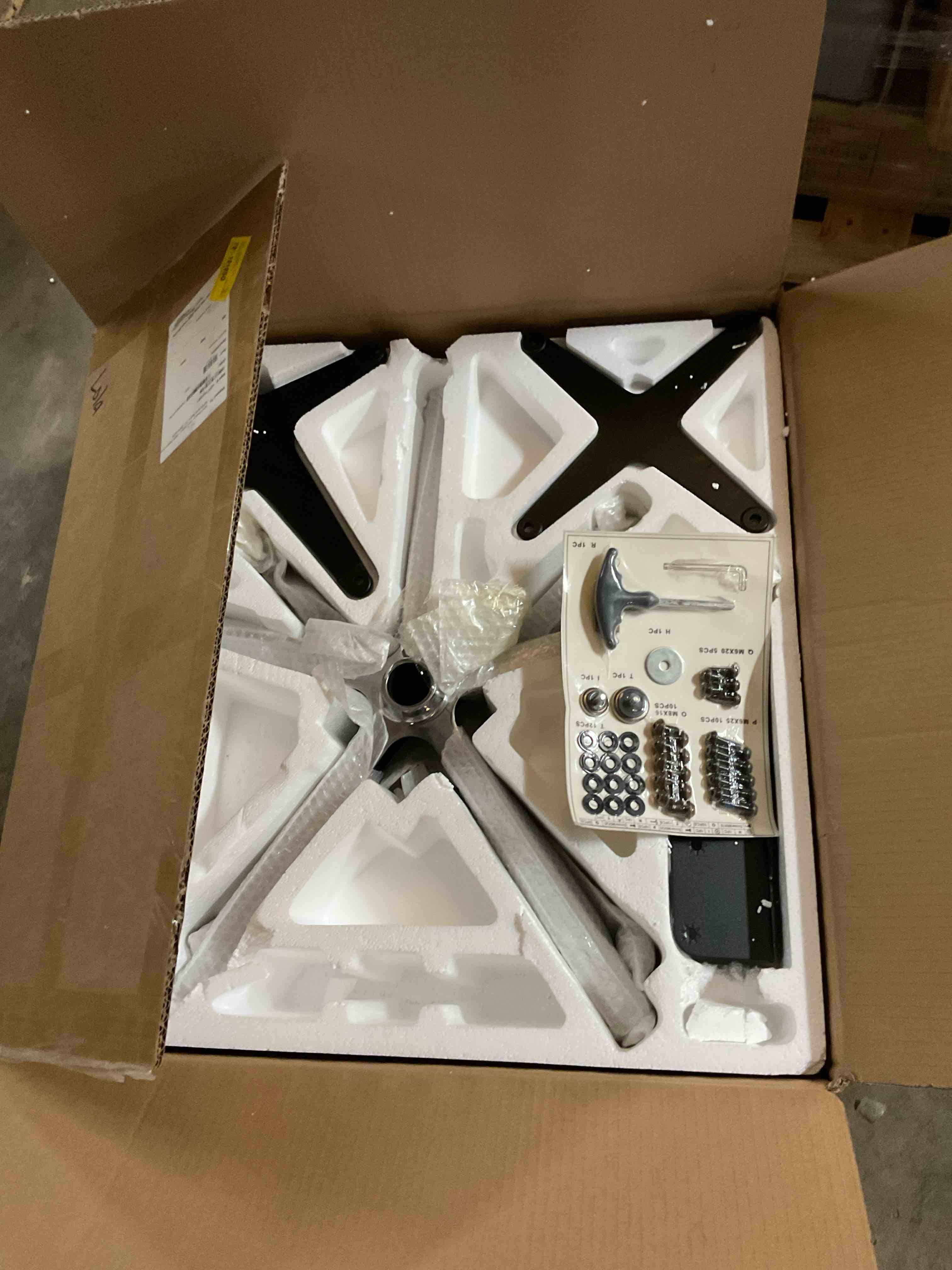 Condition photo showing Good Condition for bottom assembly of a roller chair