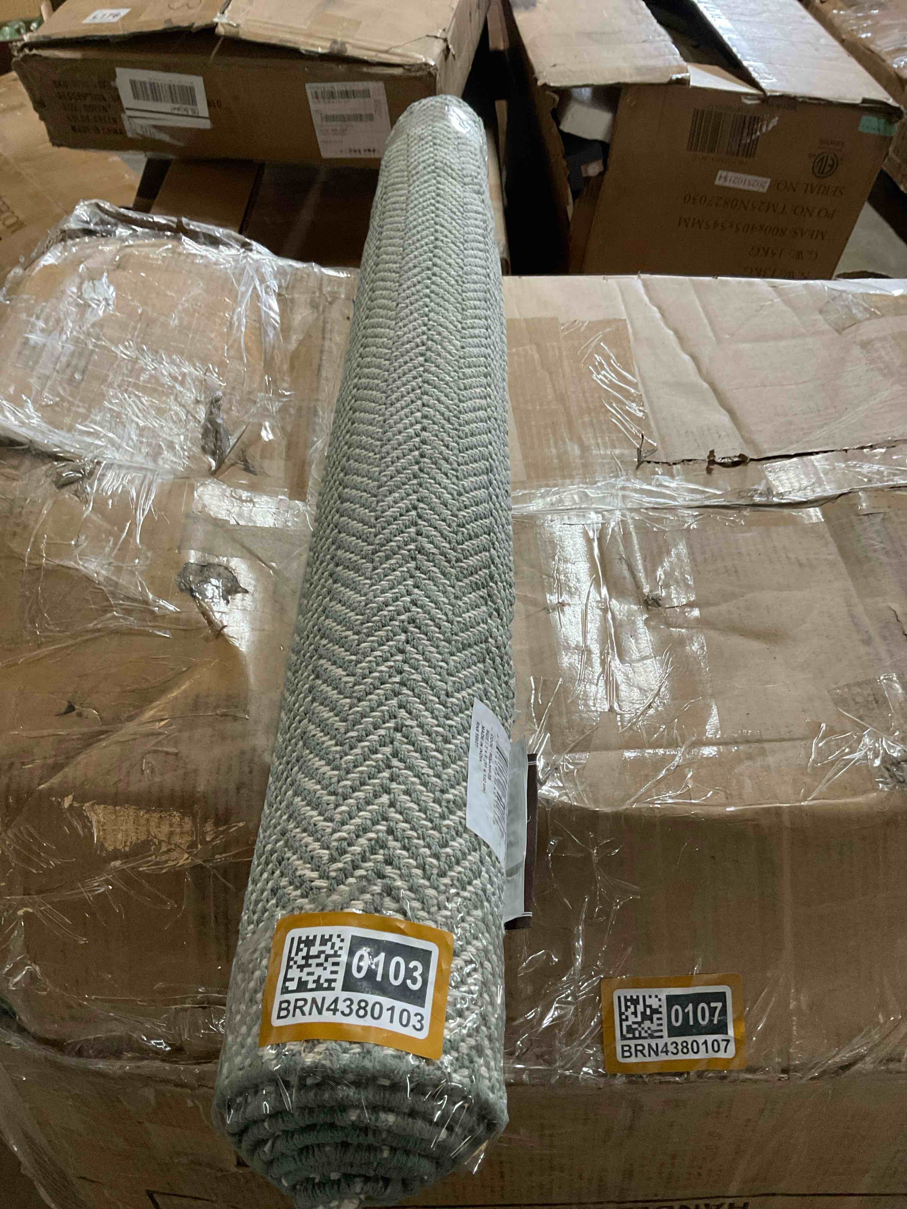 Condition photo showing Good Condition for 3x5 area rug