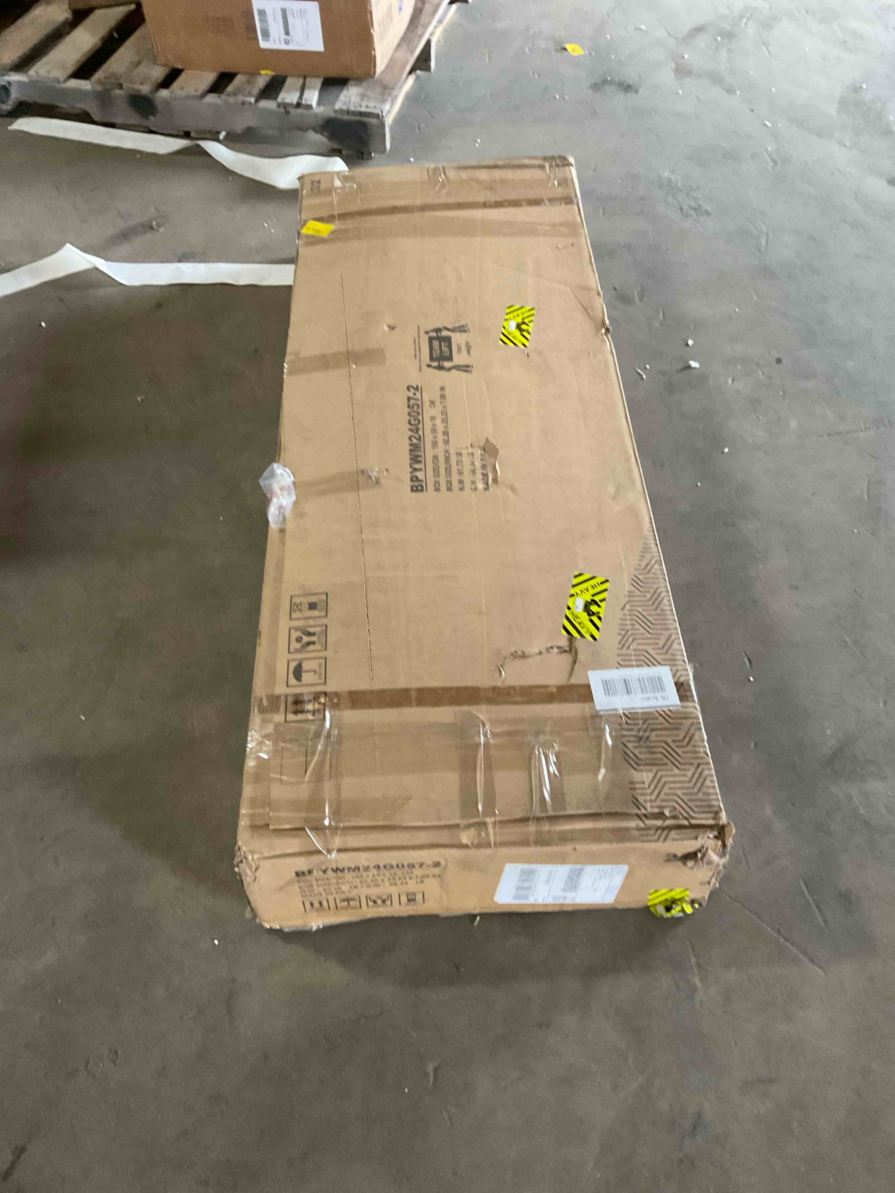 https://s3.amazonaws.com/lotting-images-prod/RustDustWanderlust/BRN4380111_1776279054394.jpeg