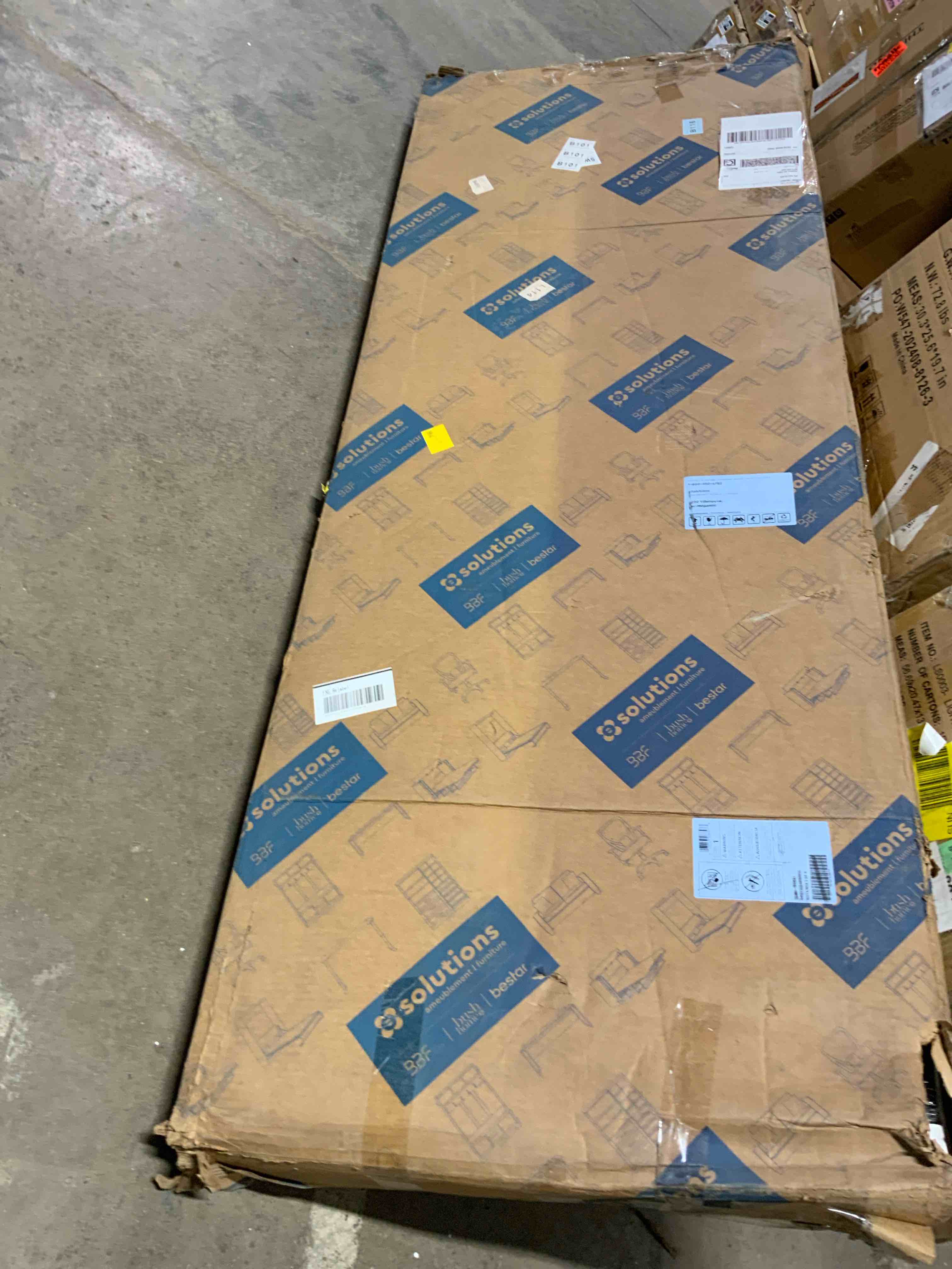 Condition photo showing Good Condition for (box 3/4 only)closet storage