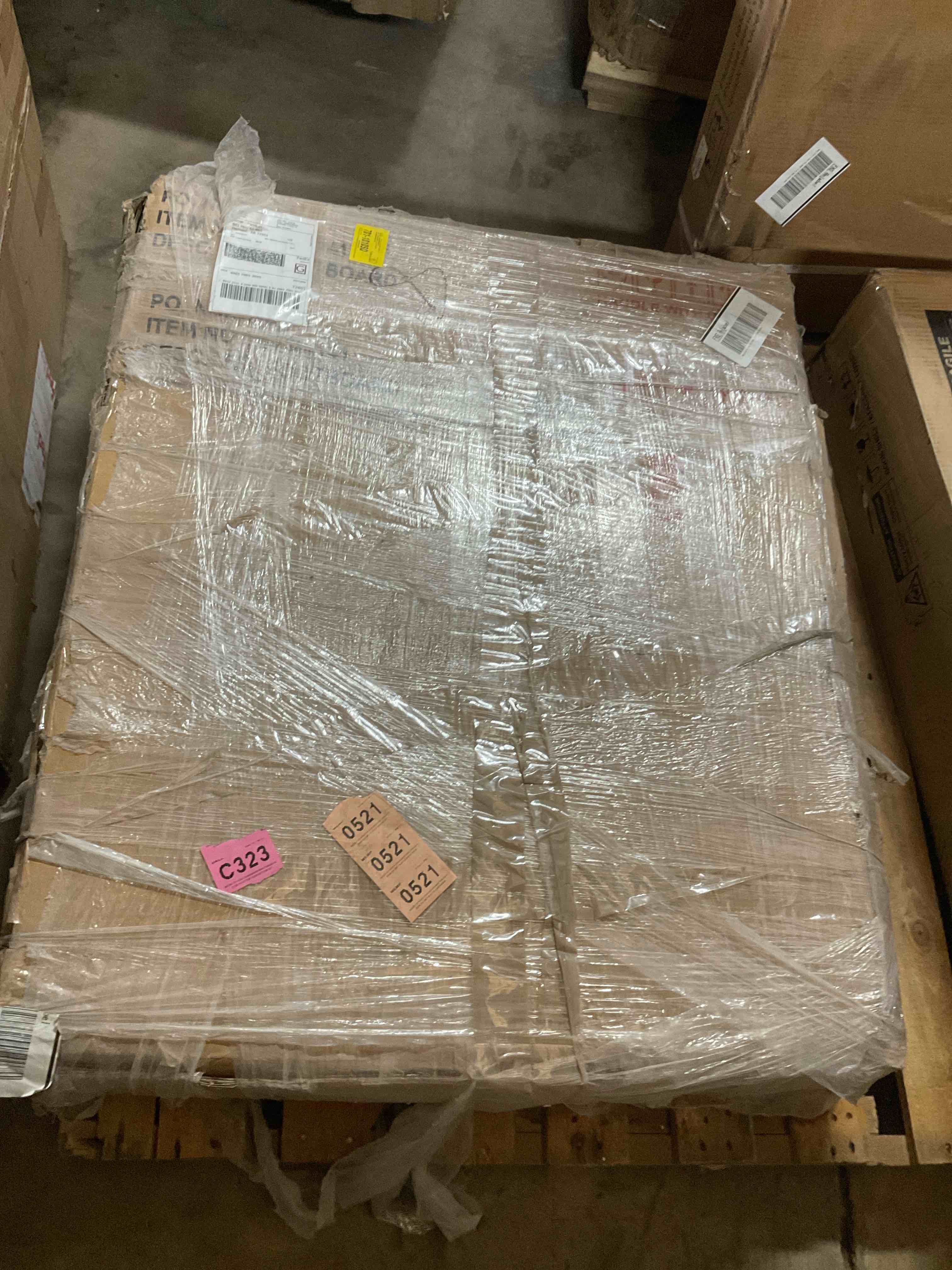 Condition photo showing Good Condition for dining table