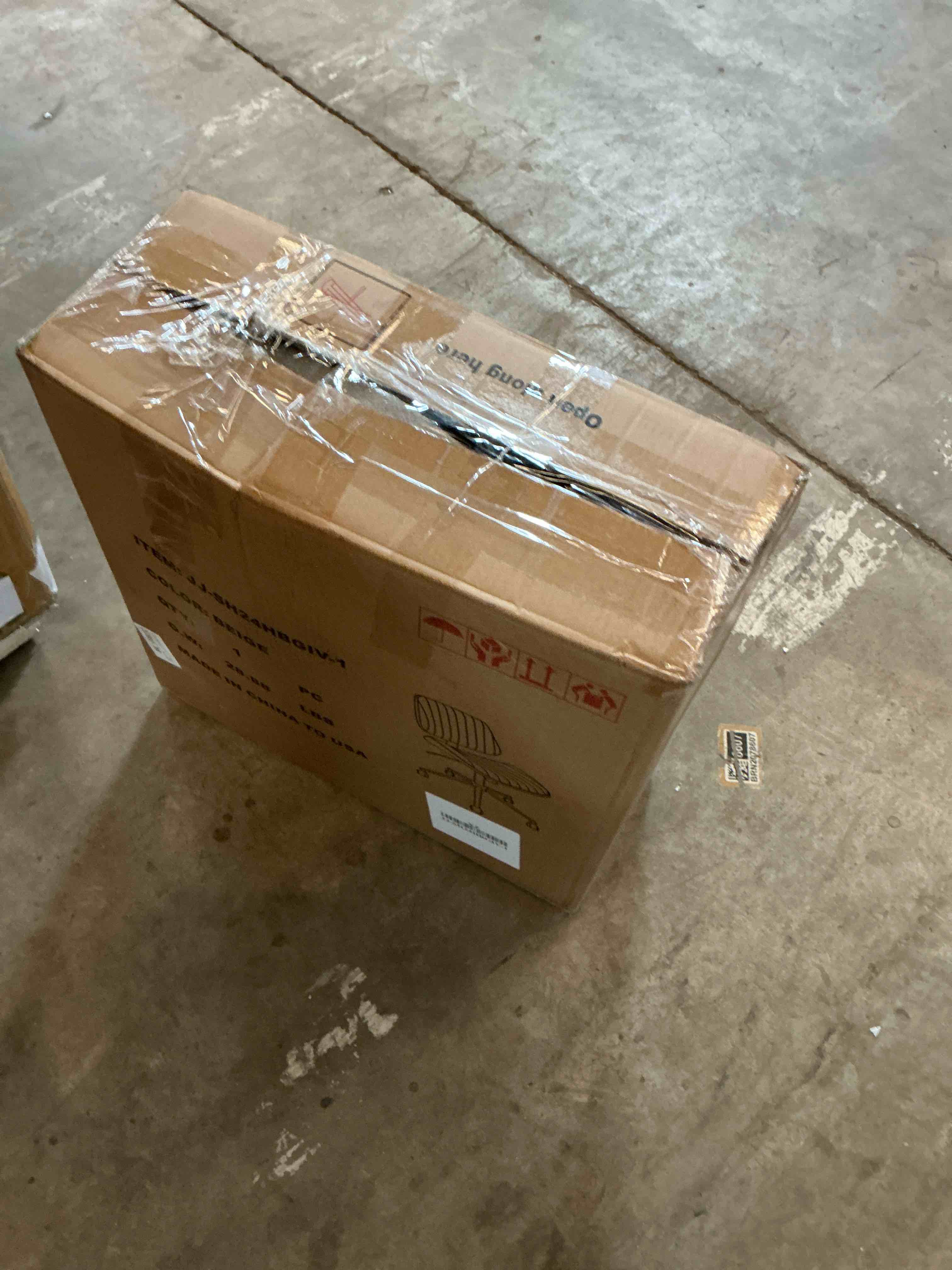 Condition photo showing Good Condition for beige office chair