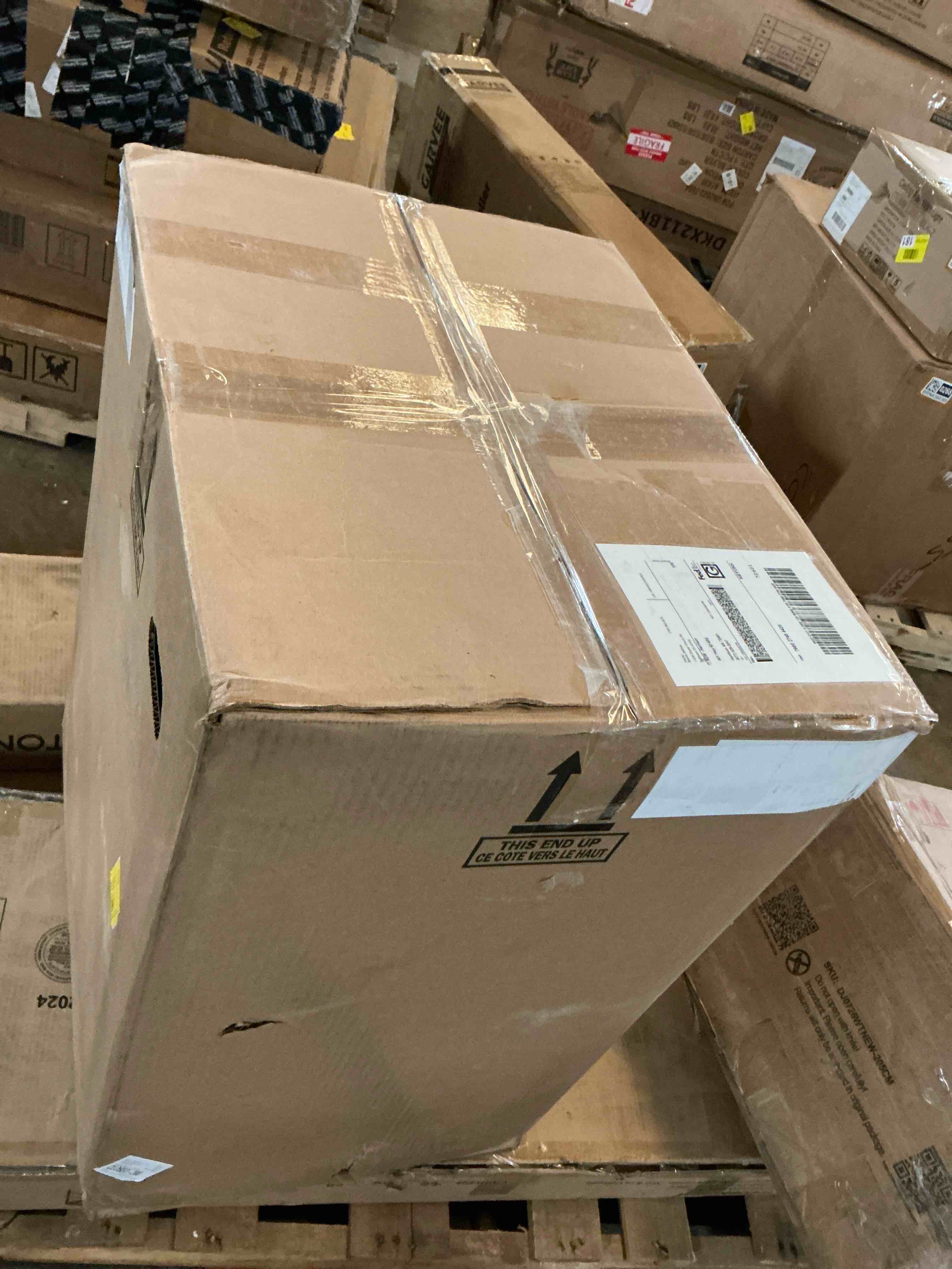 Condition photo showing Good Condition for white metal file cabinet