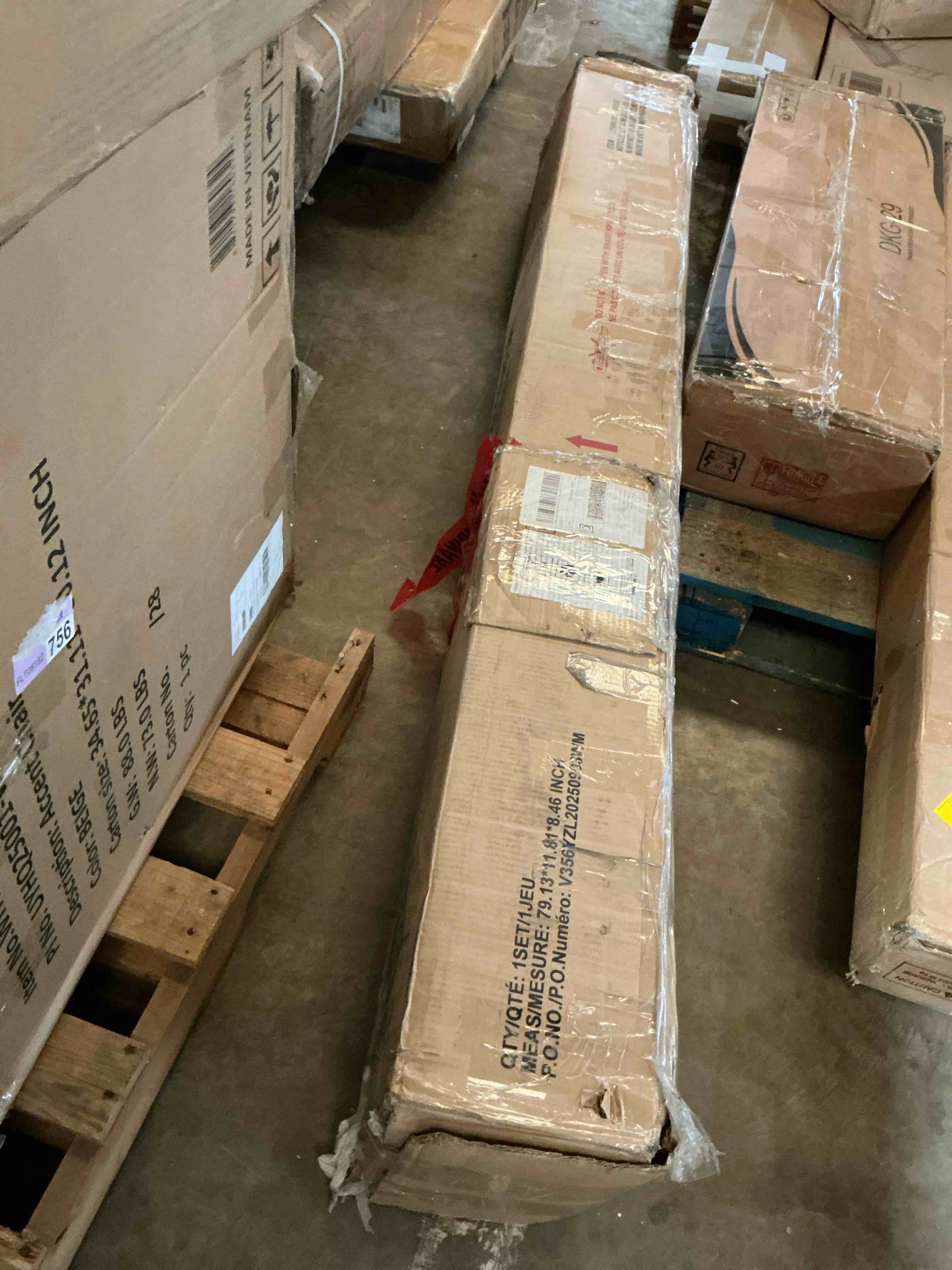 Condition photo showing Good Condition for metal bed frame with trundle