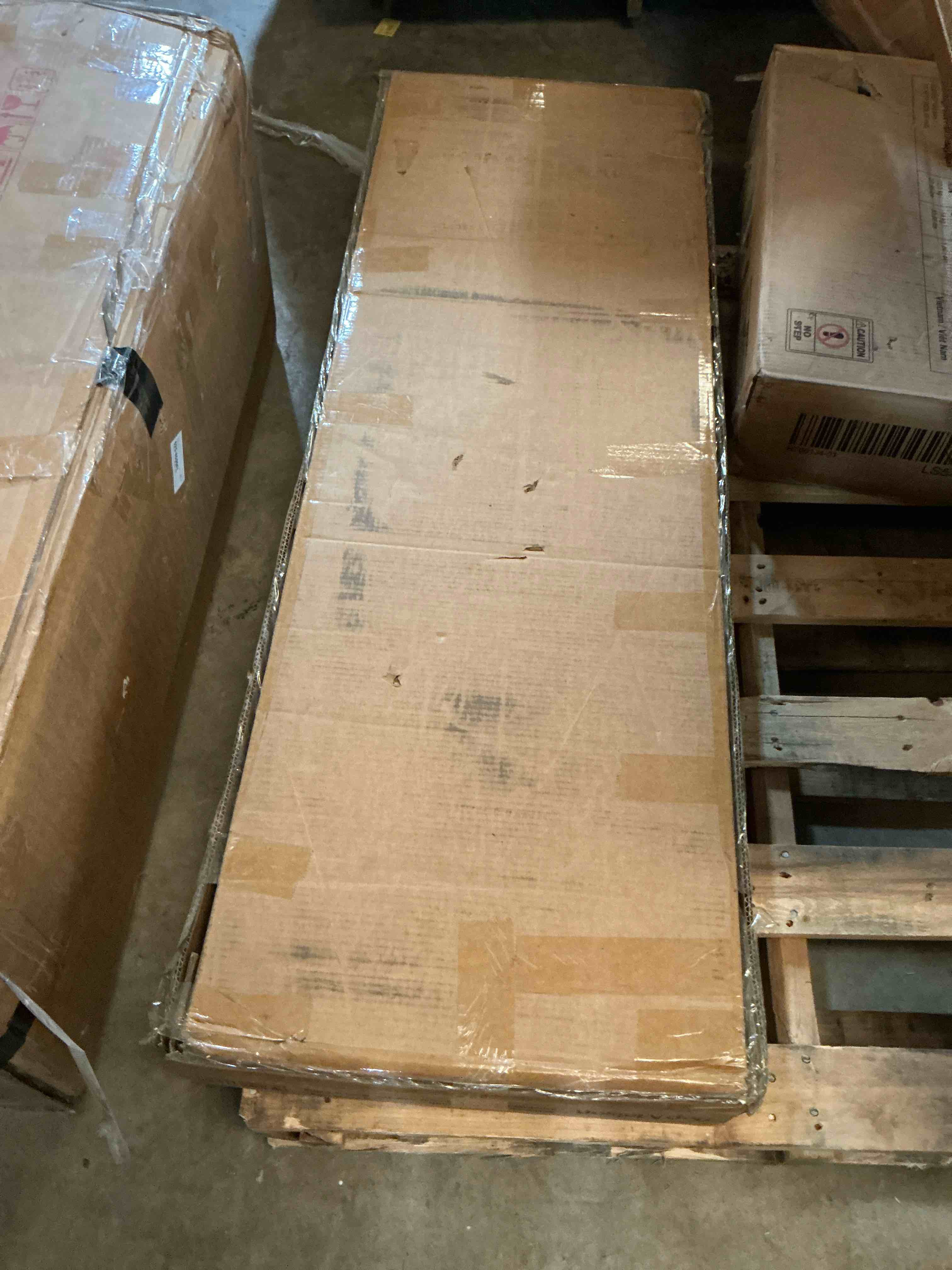 Condition photo showing Good Condition for pop maison dwen 51”  coffee oval top