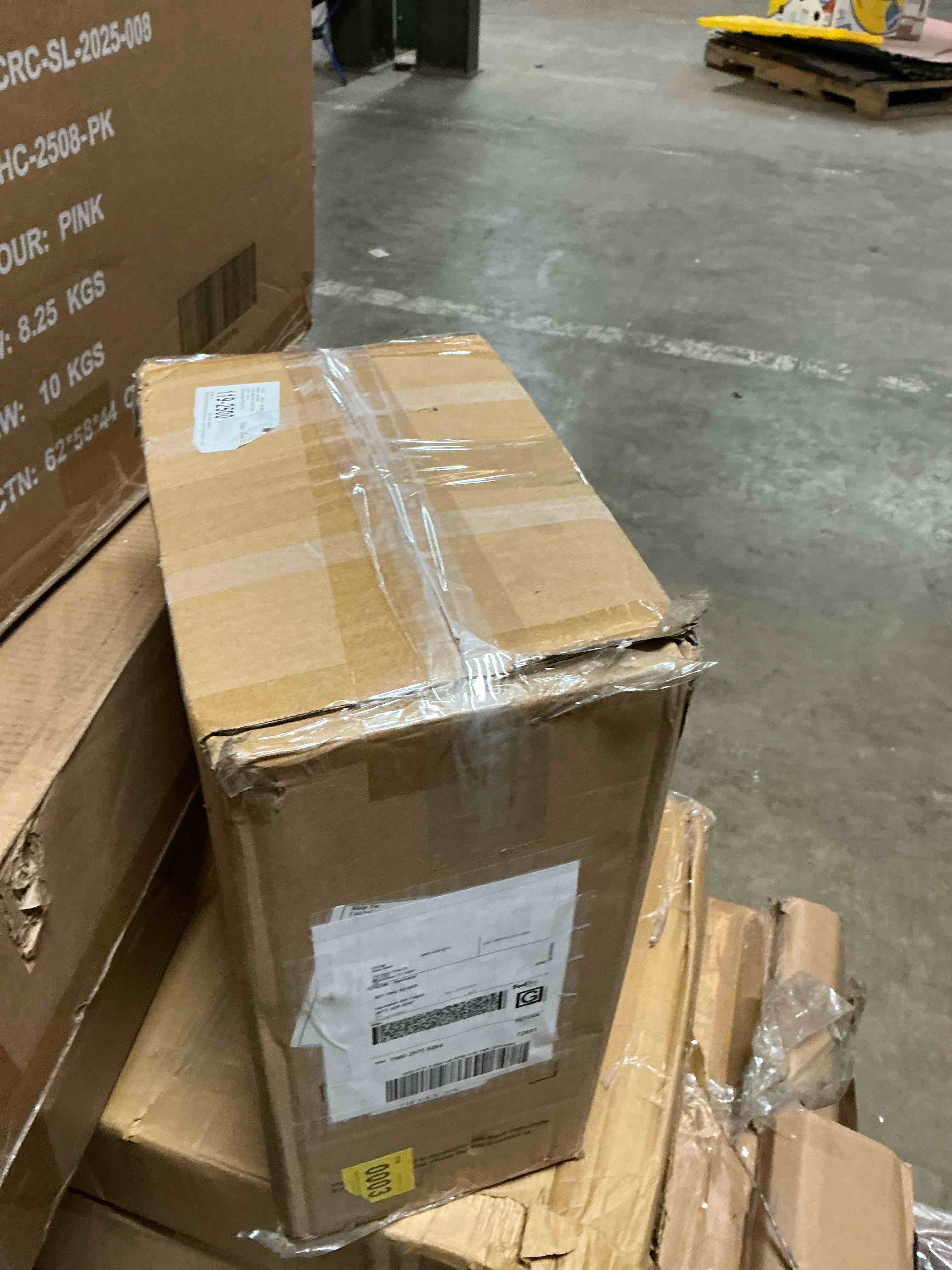 Condition photo showing Good Condition for gold floor lamp