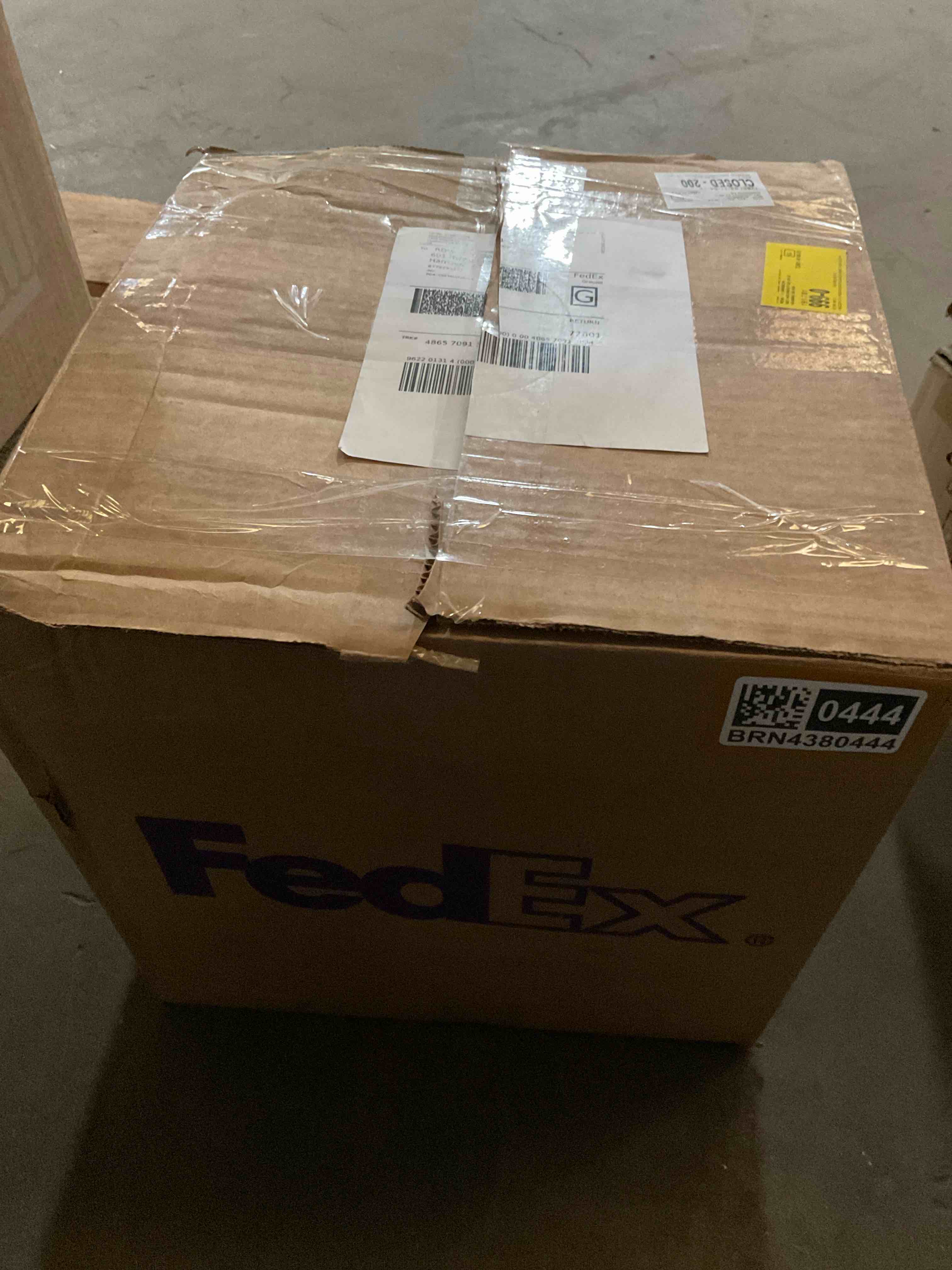 Condition photo showing Good Condition for hanging crystal light 3 pcs