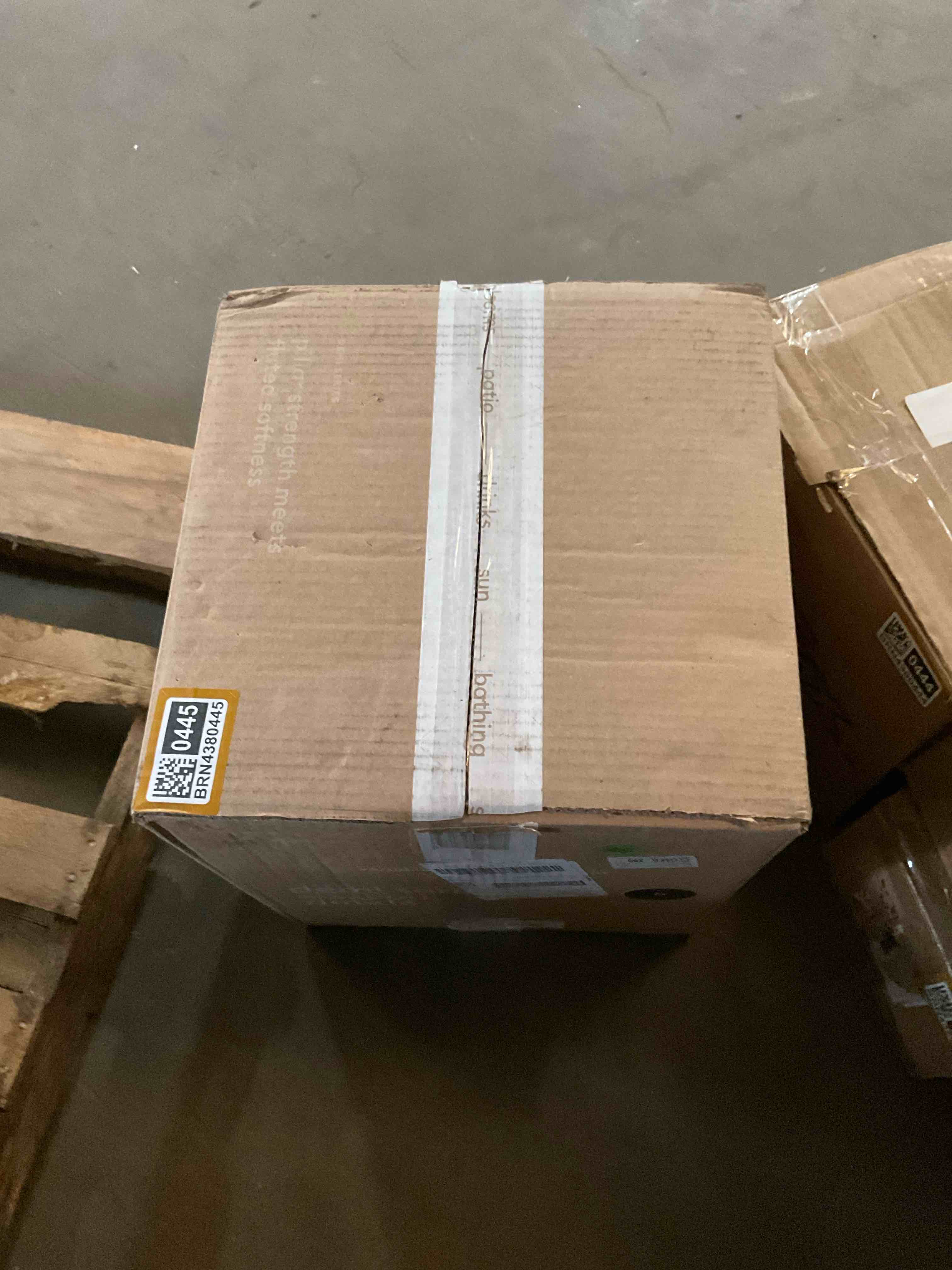 Condition photo showing Good Condition for black plant pot