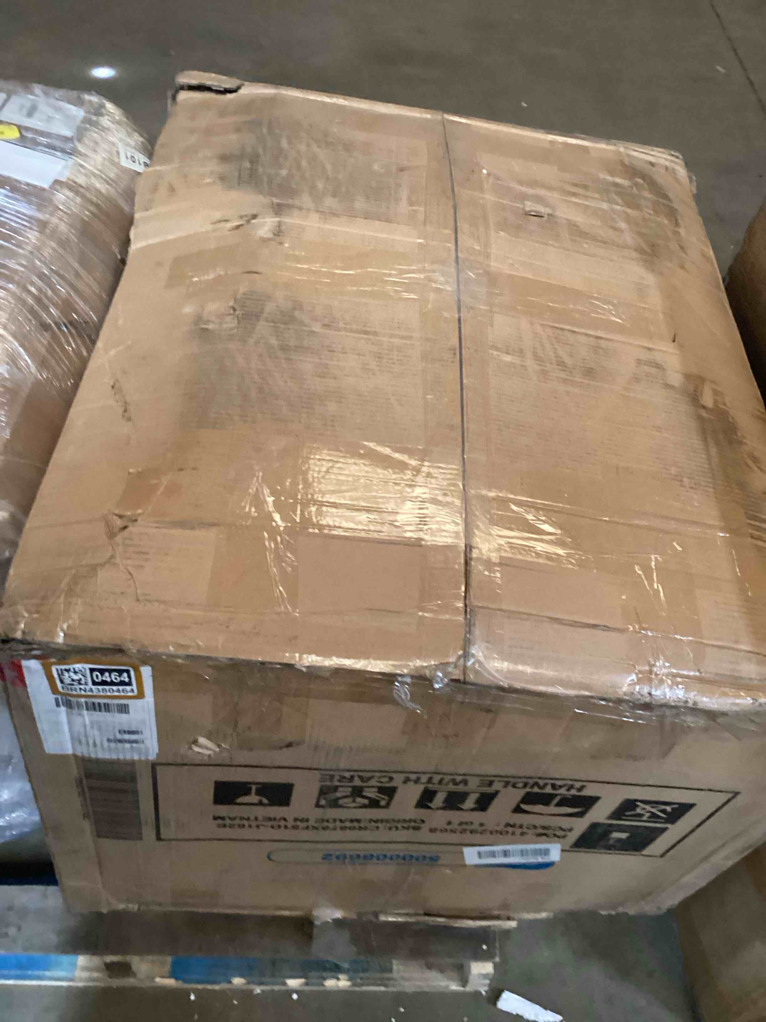 Condition photo showing Good Condition for chemika 40.9'' w classic super soft padding and oversize manual recliner with rivets