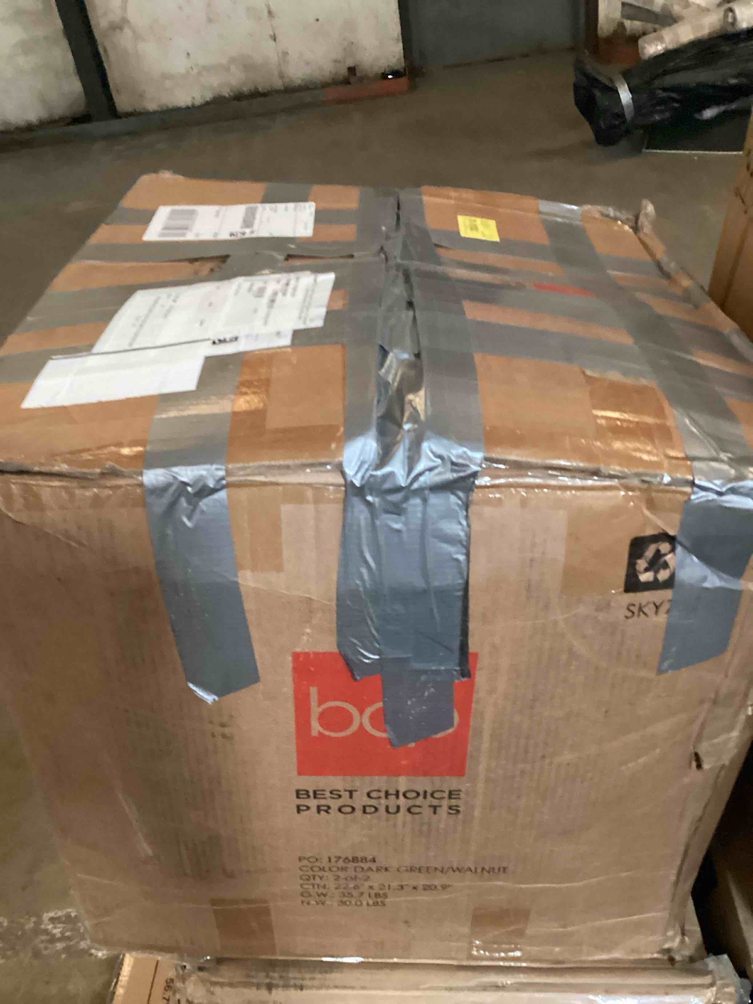 Condition photo showing Good Condition for laylan 31.5 l x 31.5 w dining set