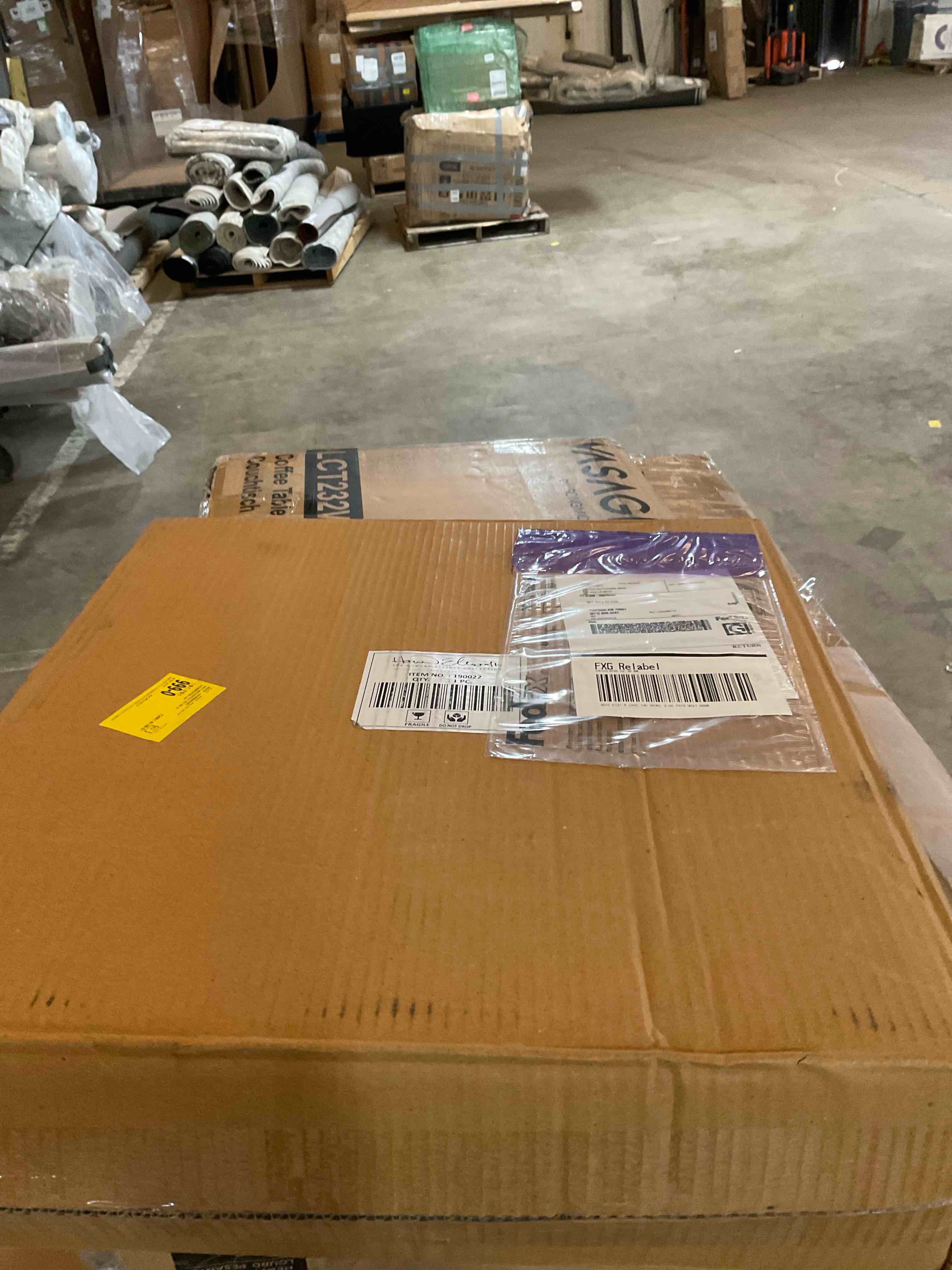 Condition photo showing Good Condition for live edge round clock