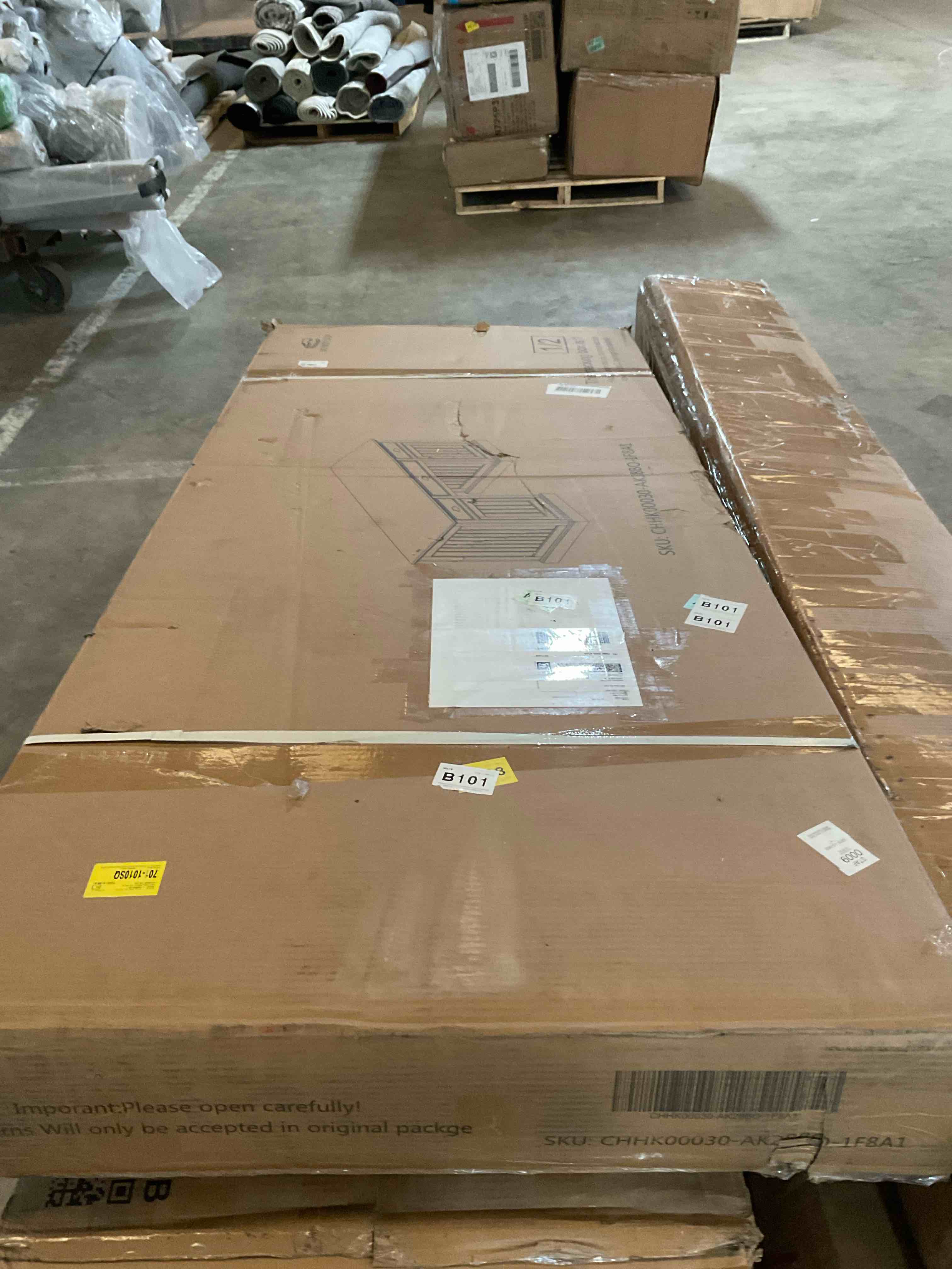 Condition photo showing Good Condition for lark manor executive desk 