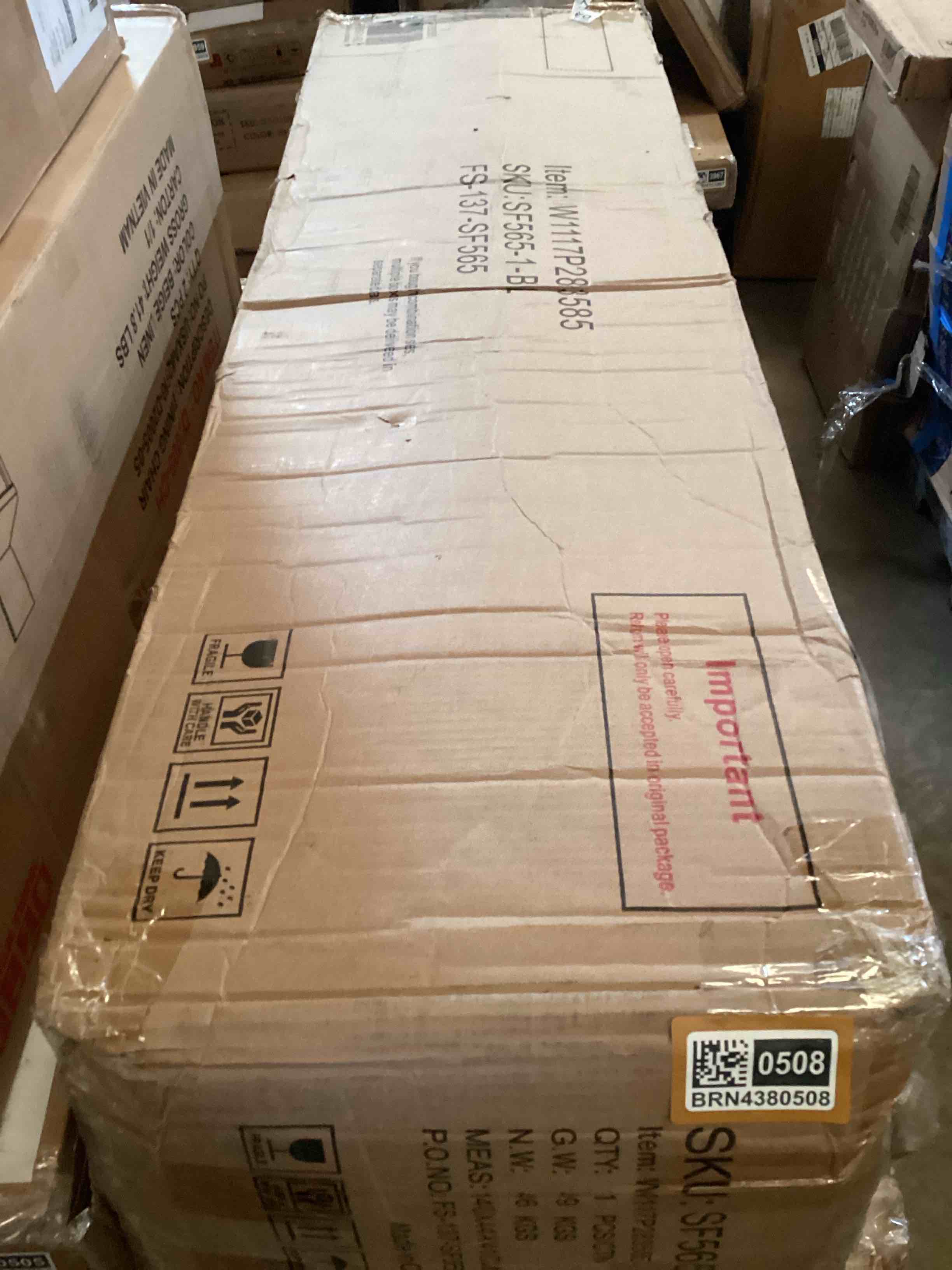 Condition photo showing Good Condition for 64''x46'' chaise lounge chair indoor