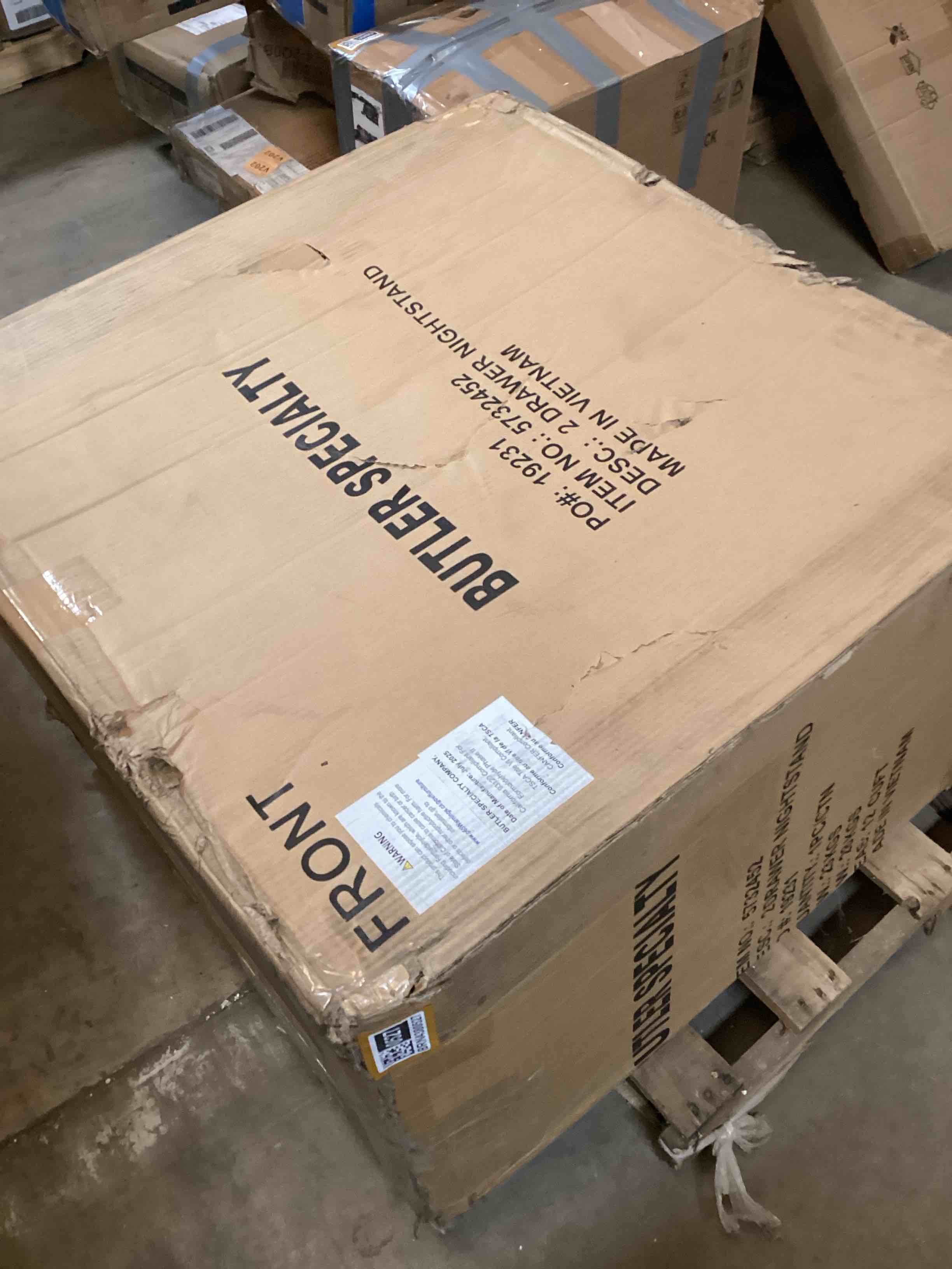 Condition photo showing Good Condition for celine 28" 2-drawer nightstand