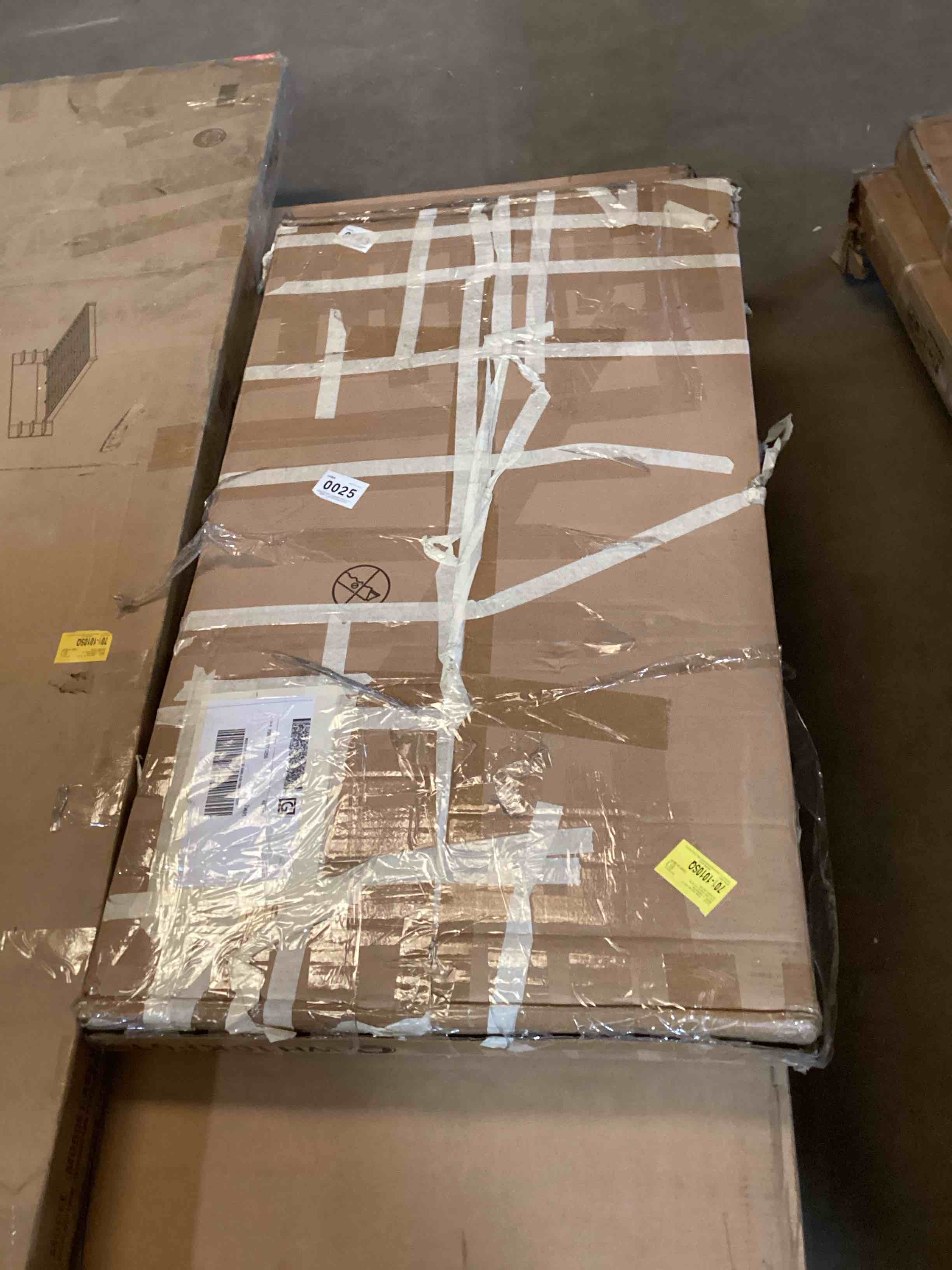 Condition photo showing Good Condition for armstrong 39.4"  coffee table