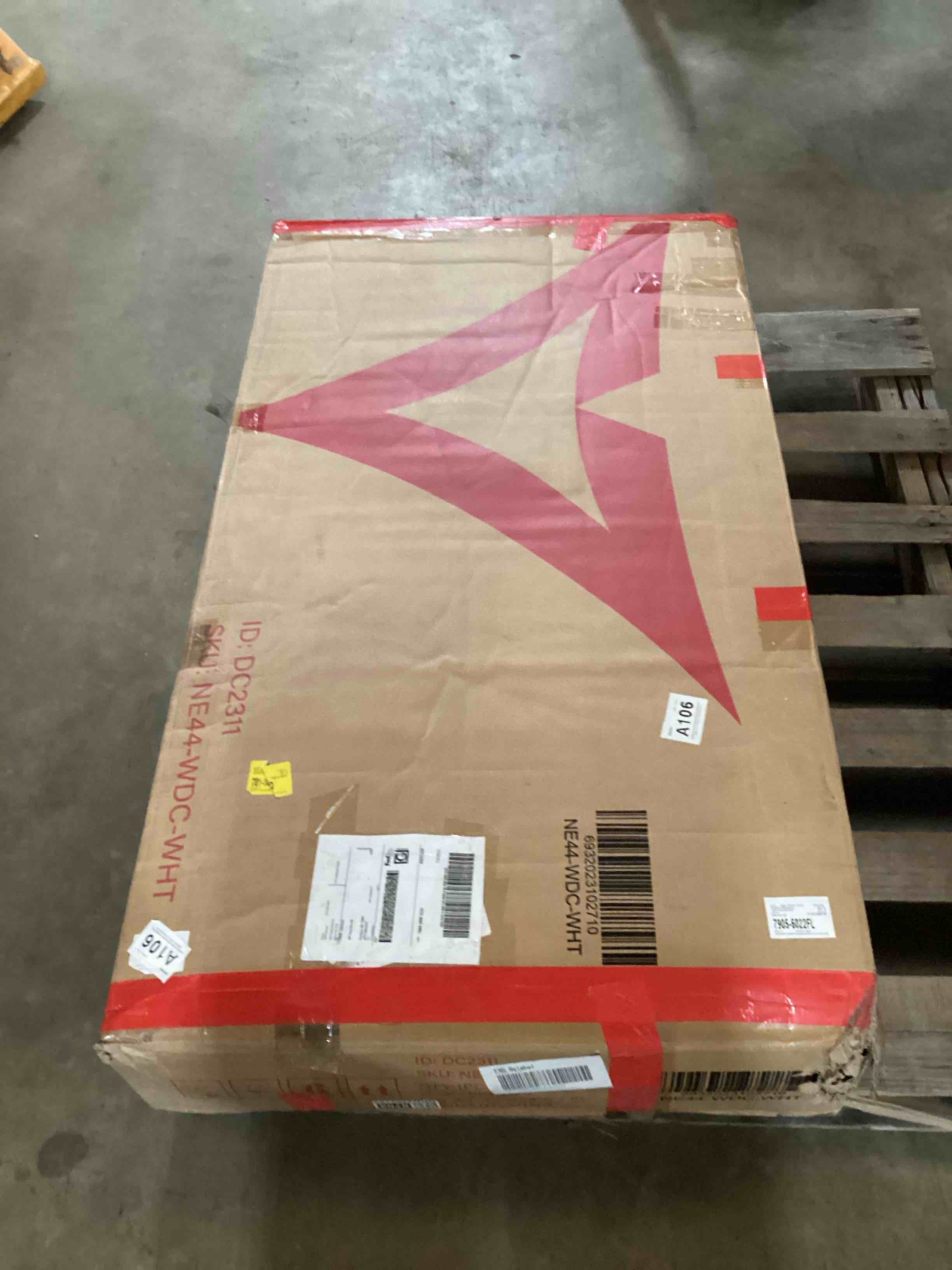 Condition photo showing Good Condition for cranbrook dog crate furniture with drawers