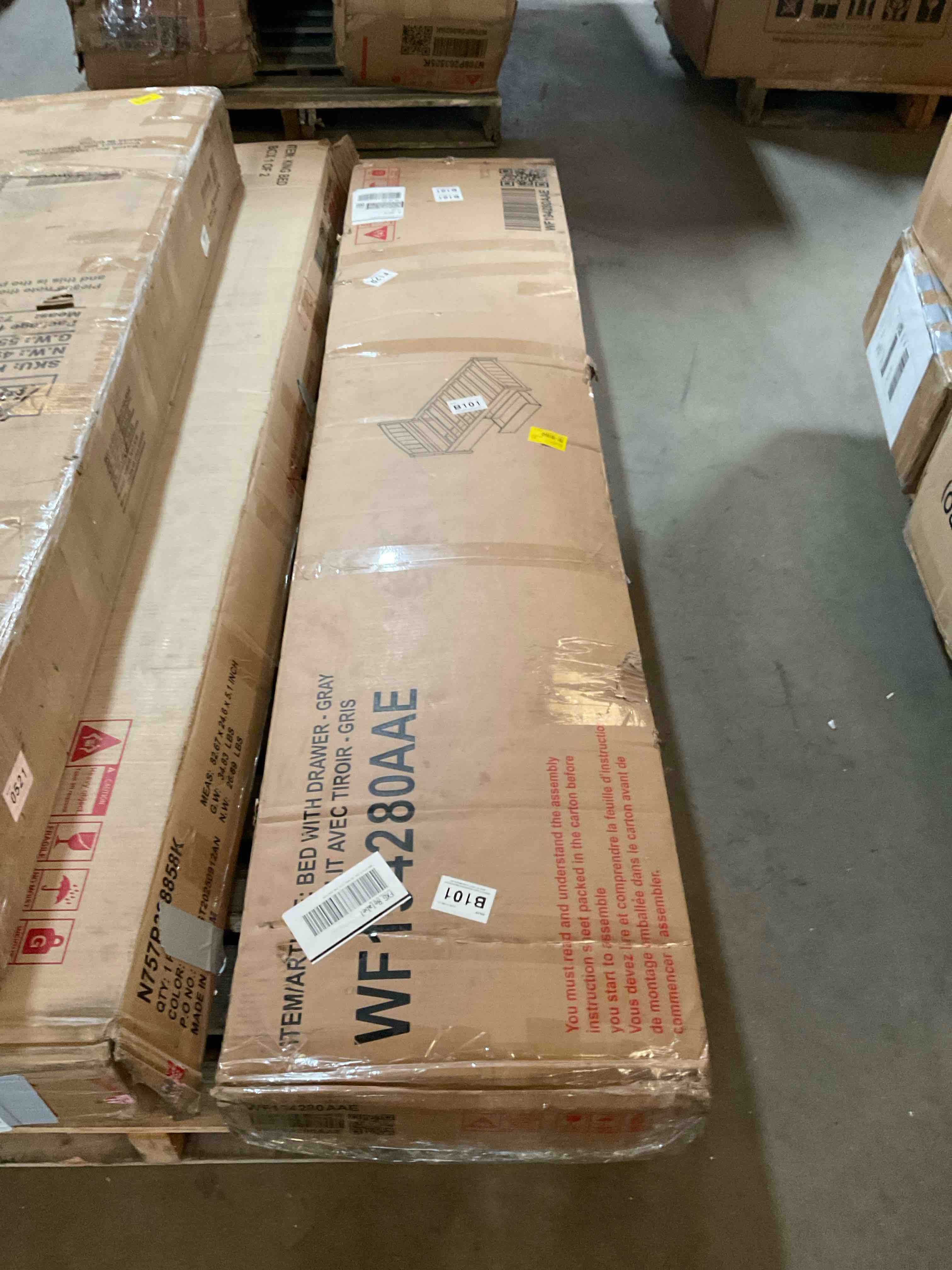 Condition photo showing Good Condition for doray twin platform bed with two drawers