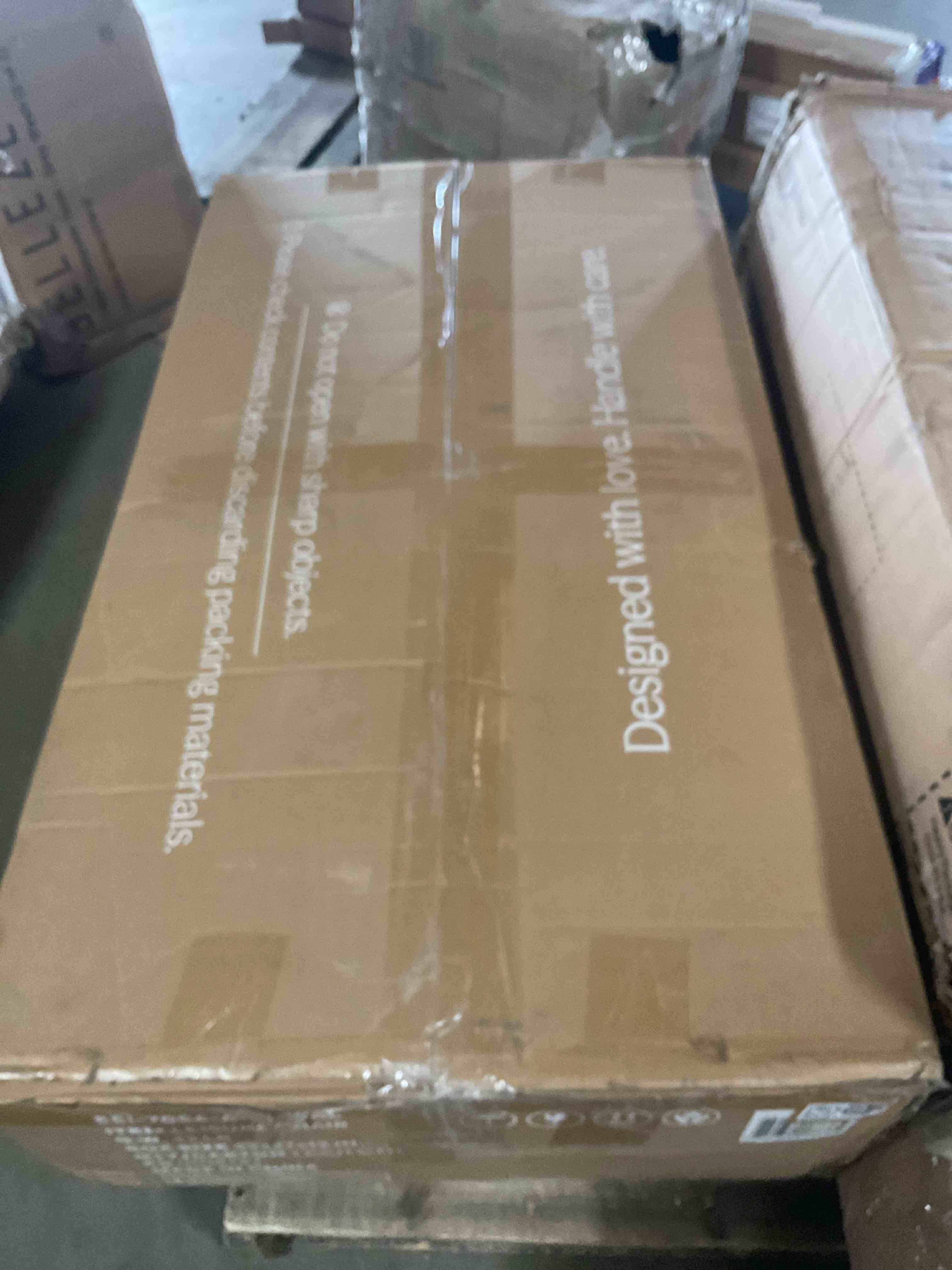 https://s3.amazonaws.com/lotting-images-prod/RustDustWanderlust/BRN4380875_1776977429077.jpeg