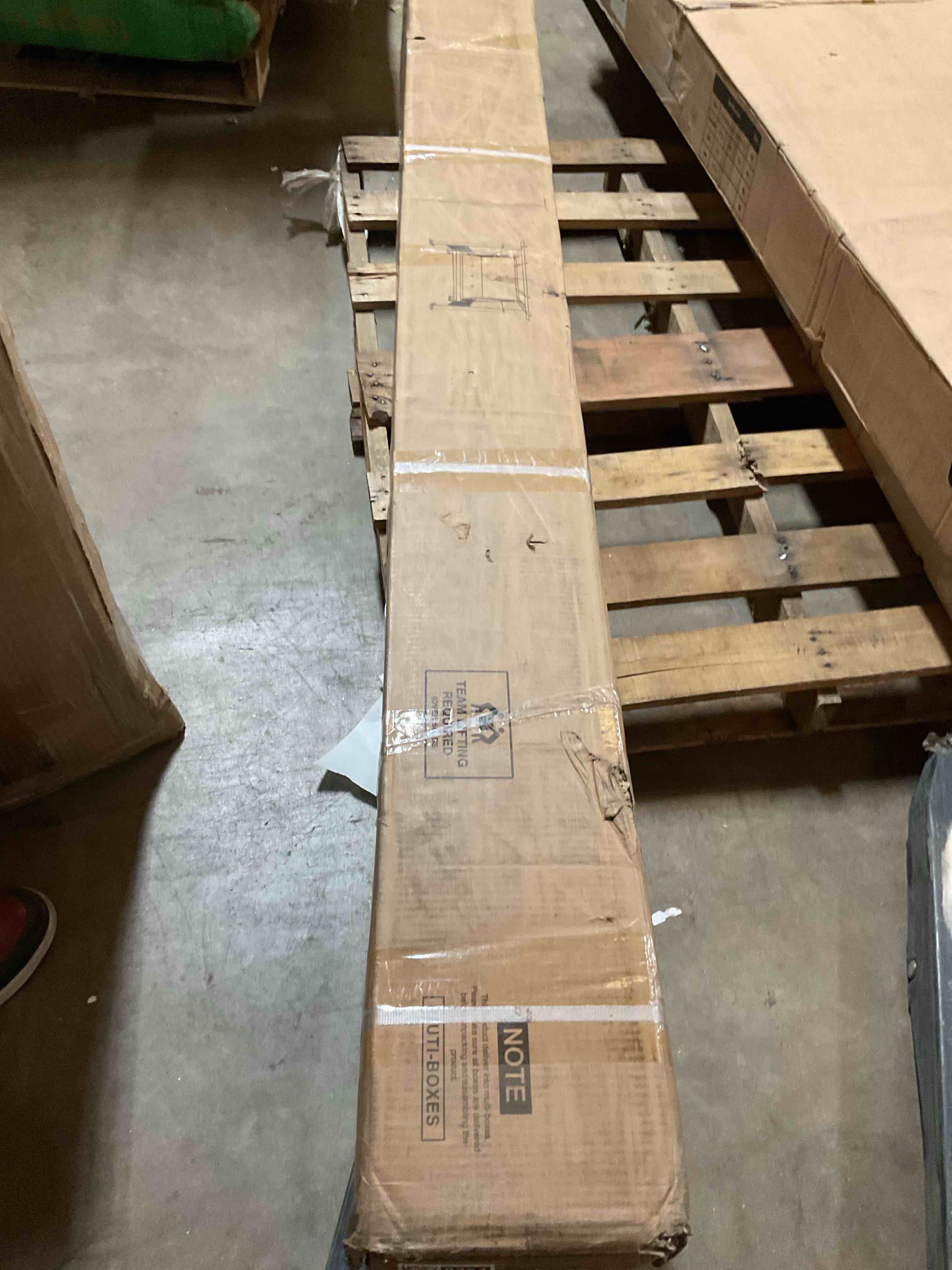 Condition photo showing Good Condition for incomplete outdoor porch swing