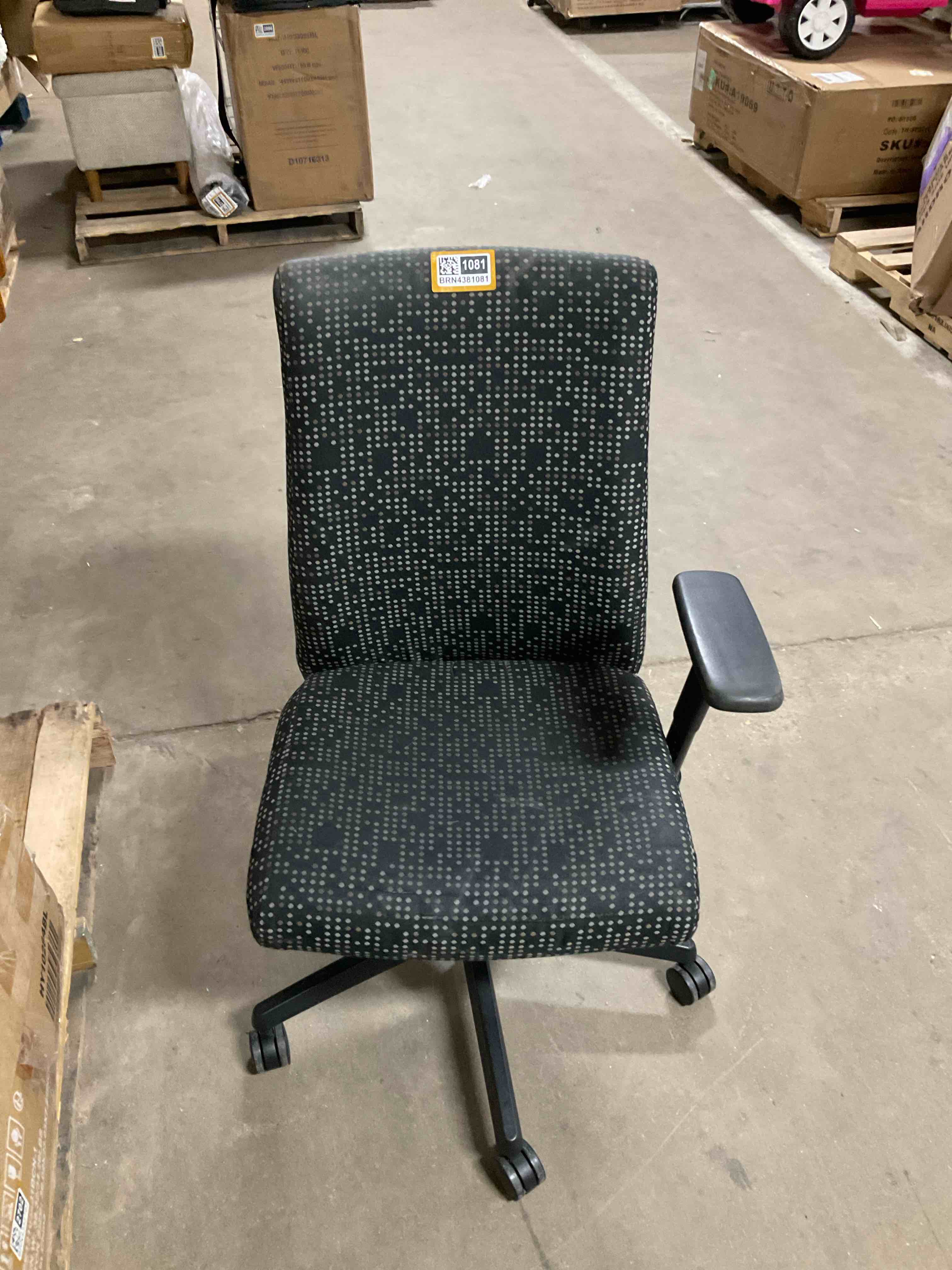 Condition photo showing Good Condition for (MISSING RIGHT ARM) DIGITAL PATTERN, OFFICE CHAIR